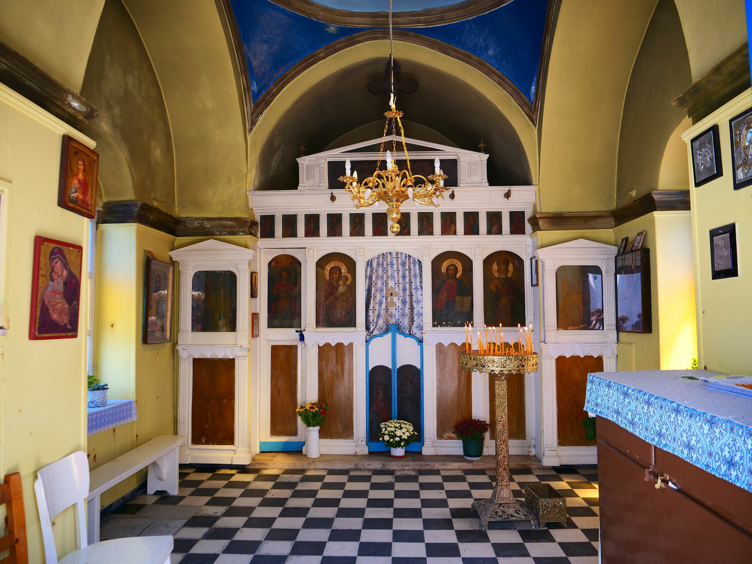 Mikonos, port church