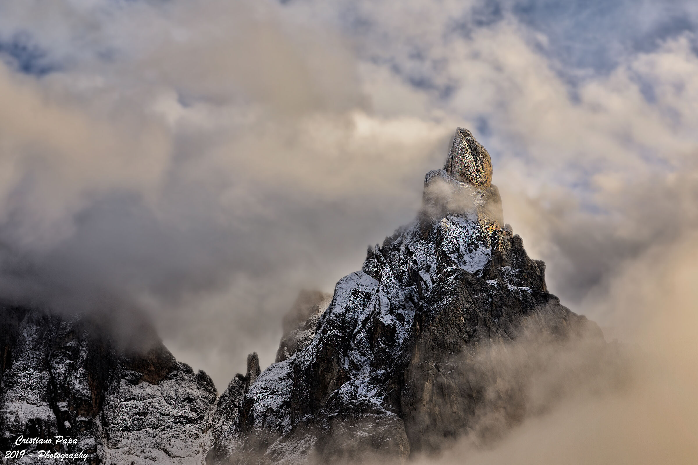 The cloud-covered Cimon