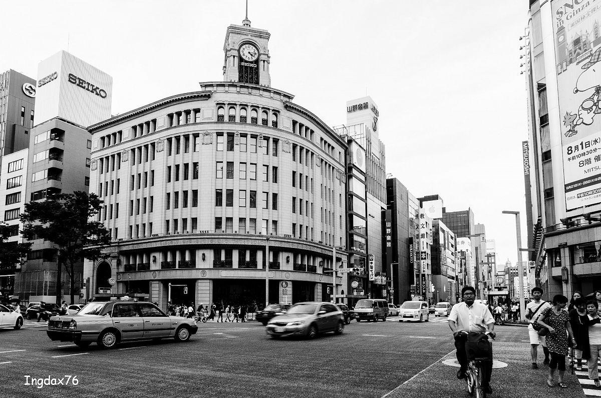 Tokyo Ginza iso 100-f16-1/25 freehand