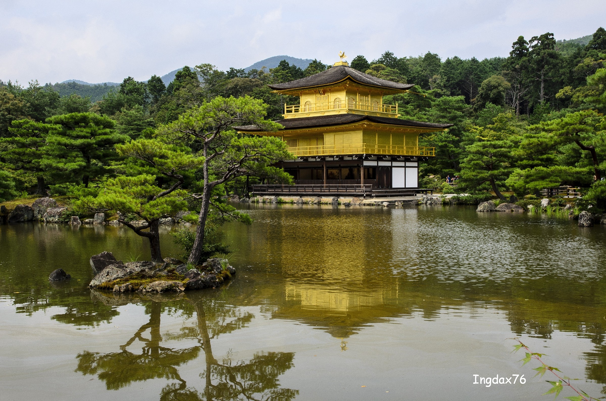 Kyoto Golden Temple iso 100-f16-1/60 freehand
