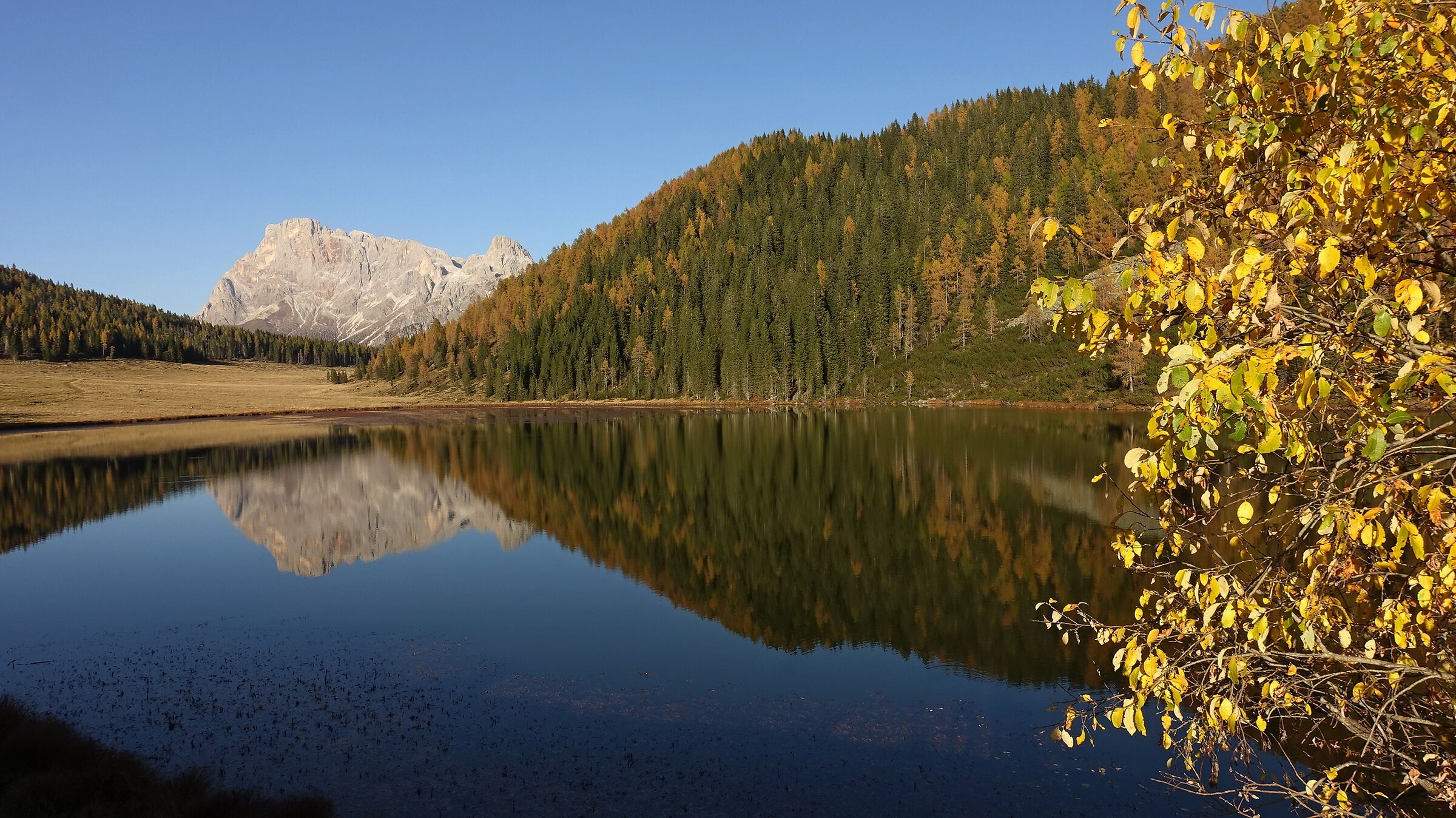 Lake Calaita in autumn