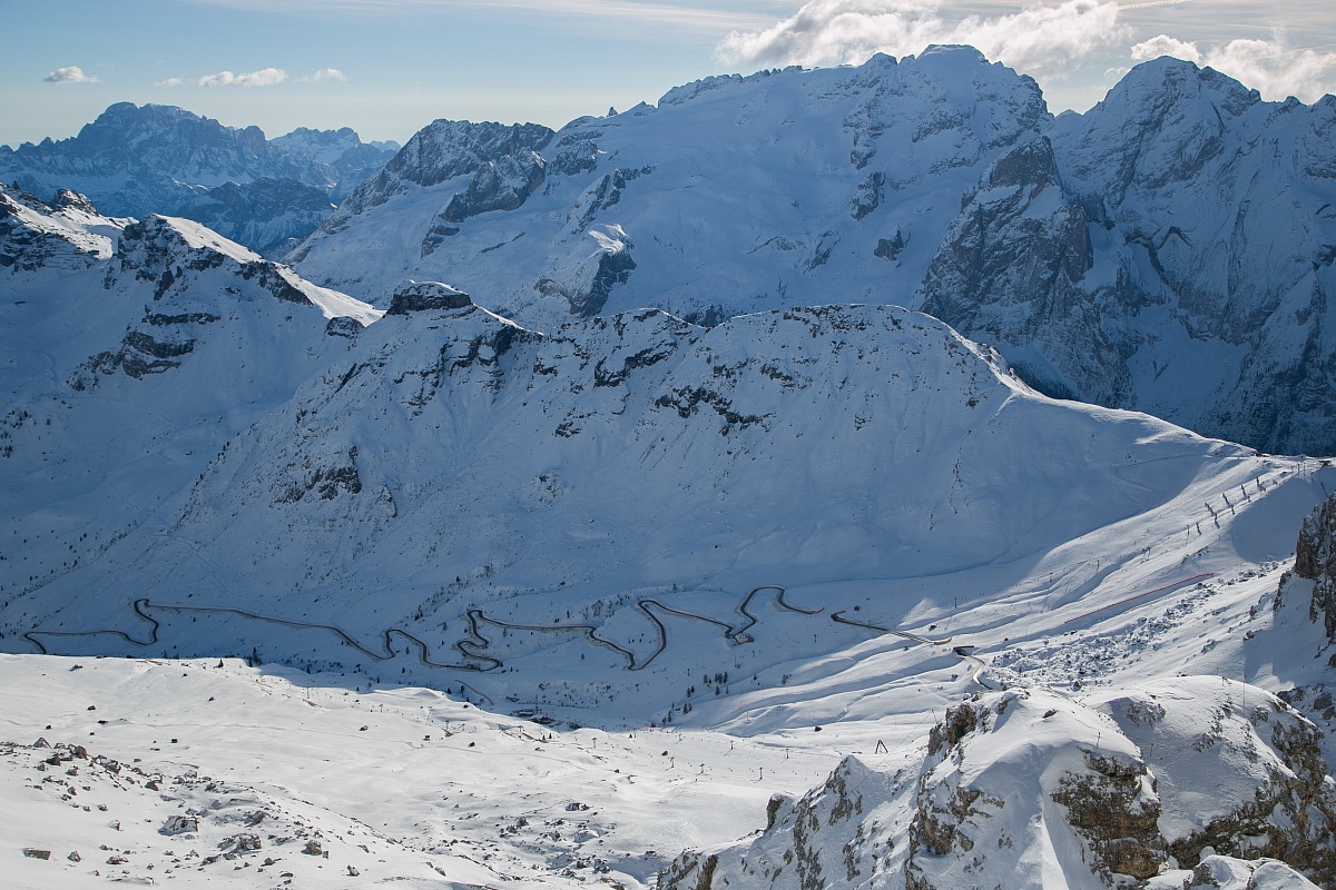 road that goes up pordoi
