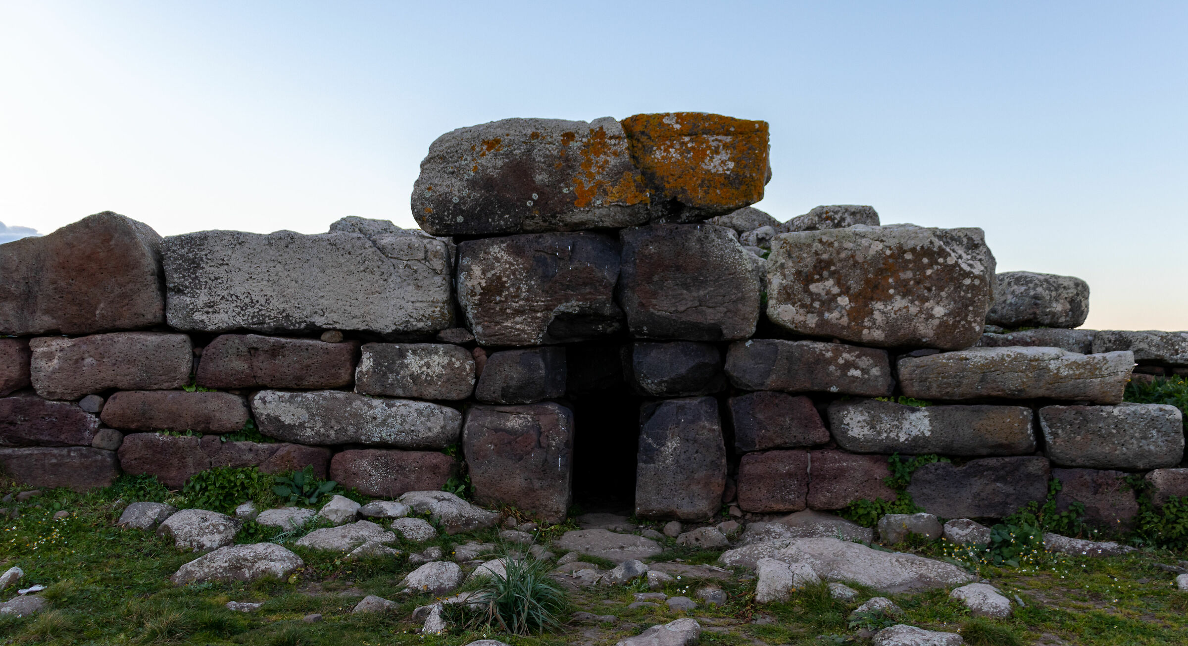 Tomb knows Domu and s'Orcu