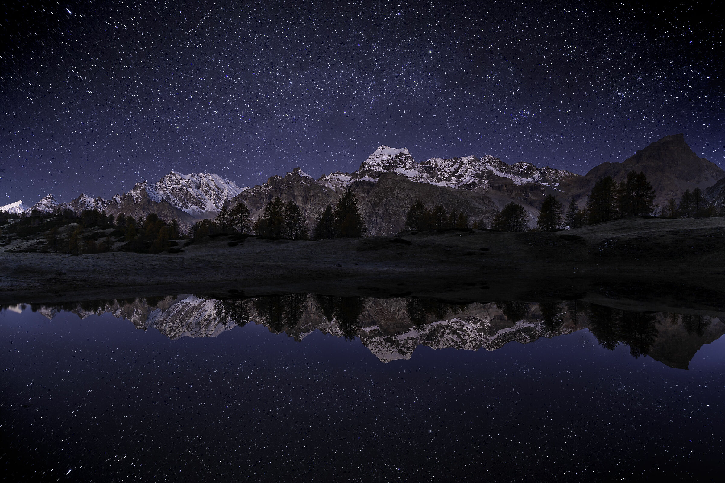 Waiting for dawn under the stars