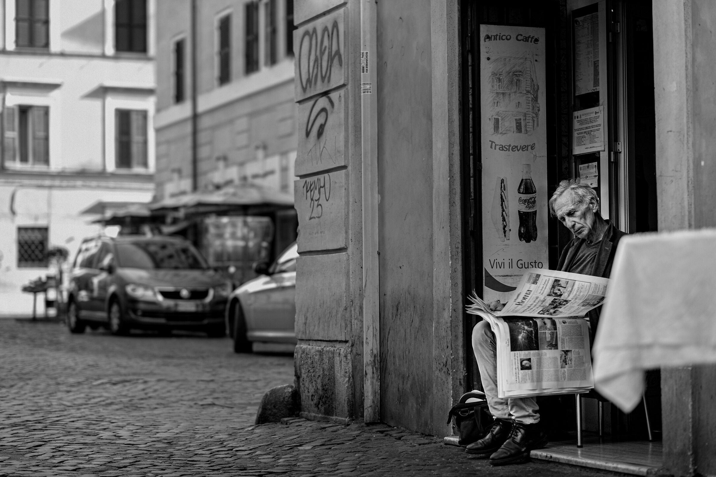 nel frattempo a roma c'è ancora chi emana pace