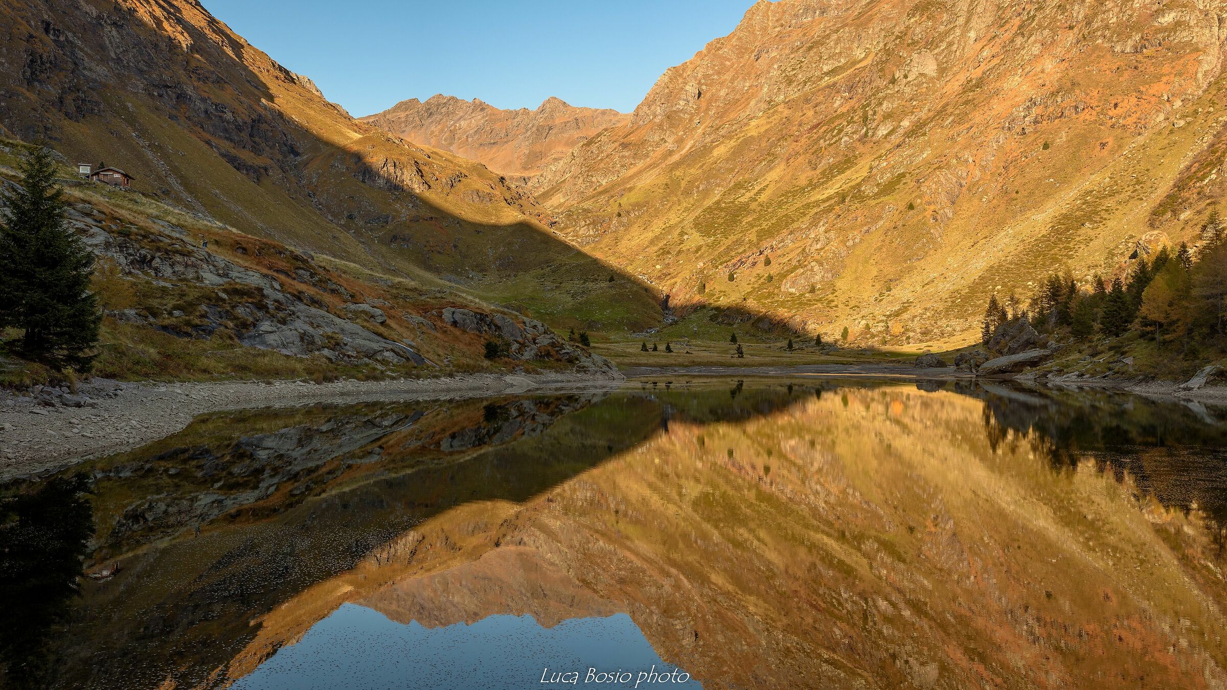Riflessi nel lago del Gleno