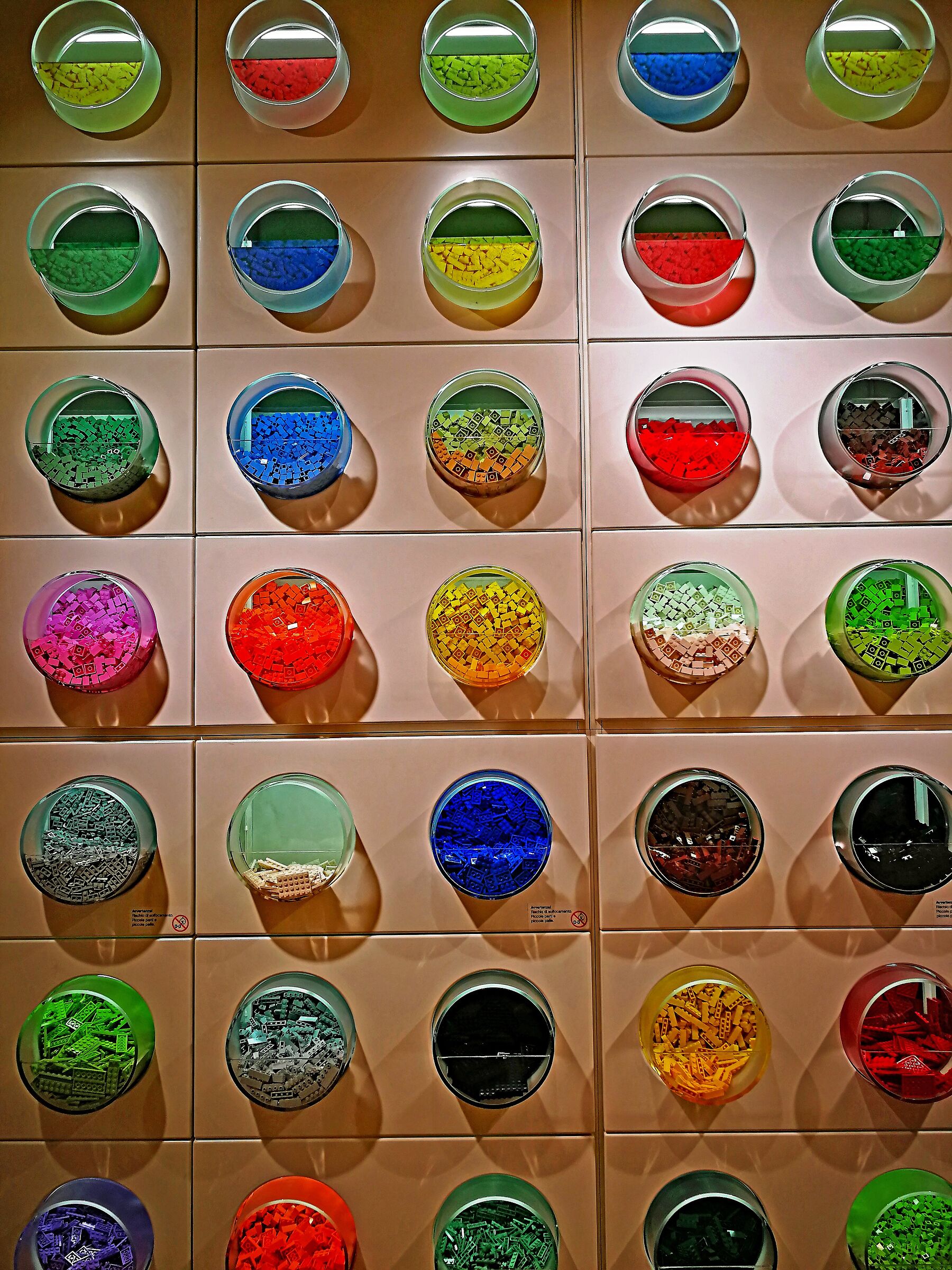 Esposizione di mattoncini Lego