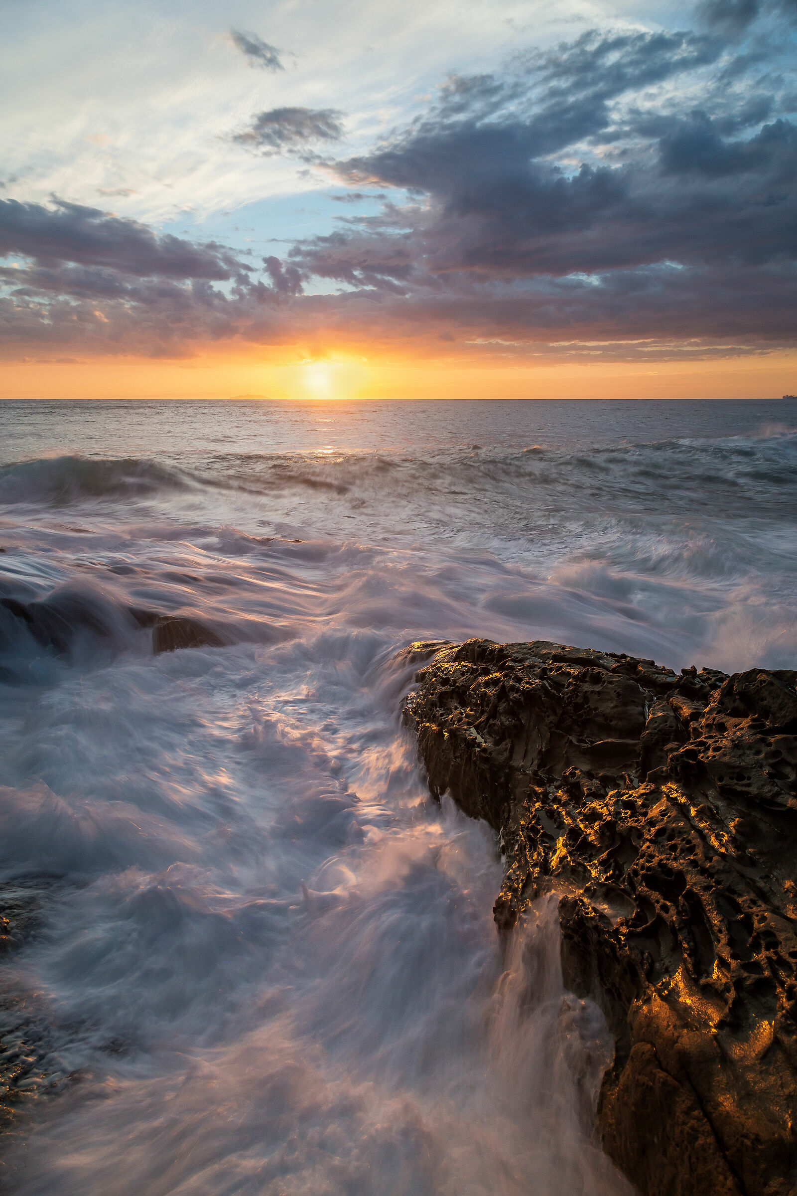 Tramonto sulla scogliera