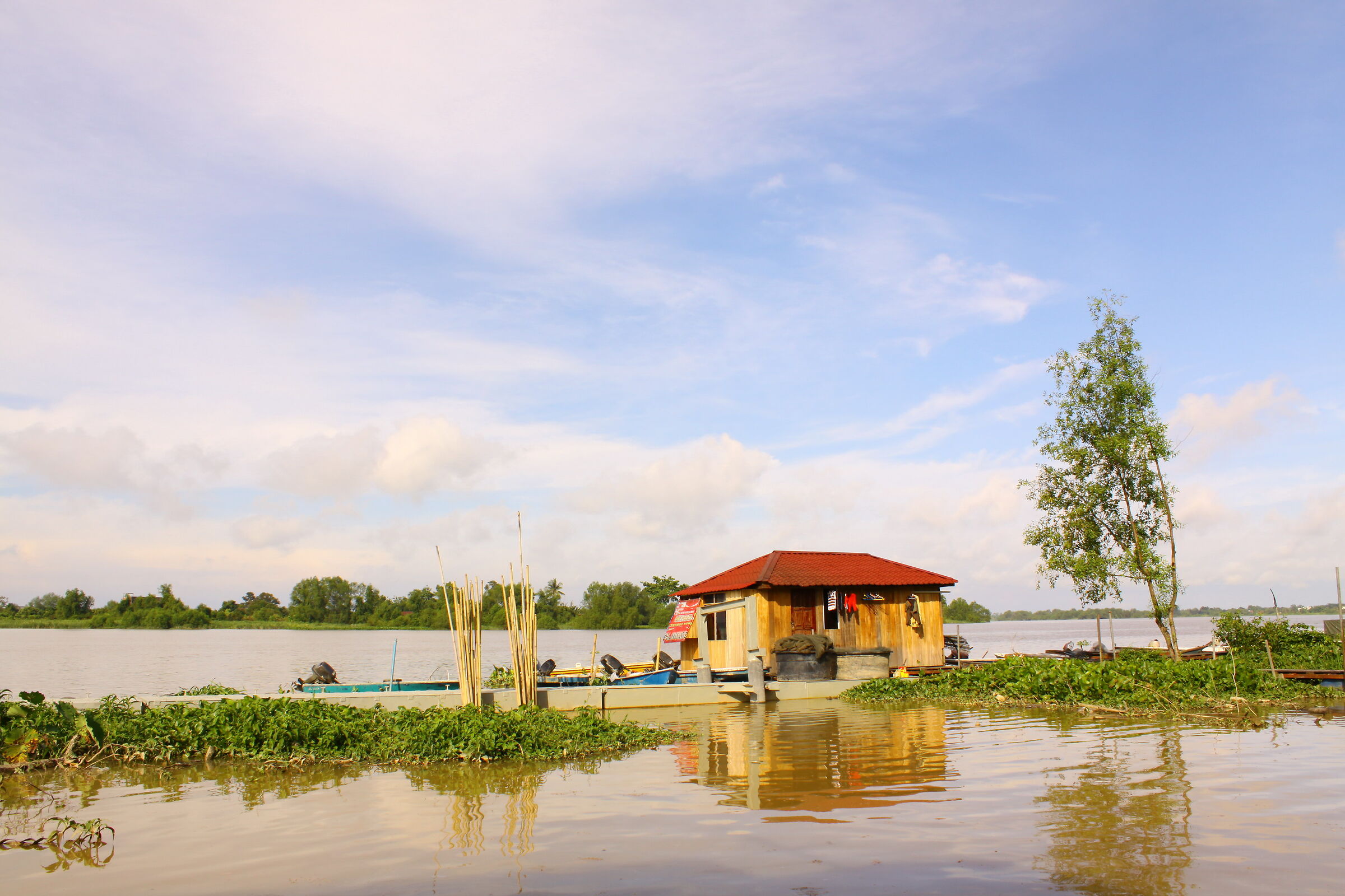 Floating hut