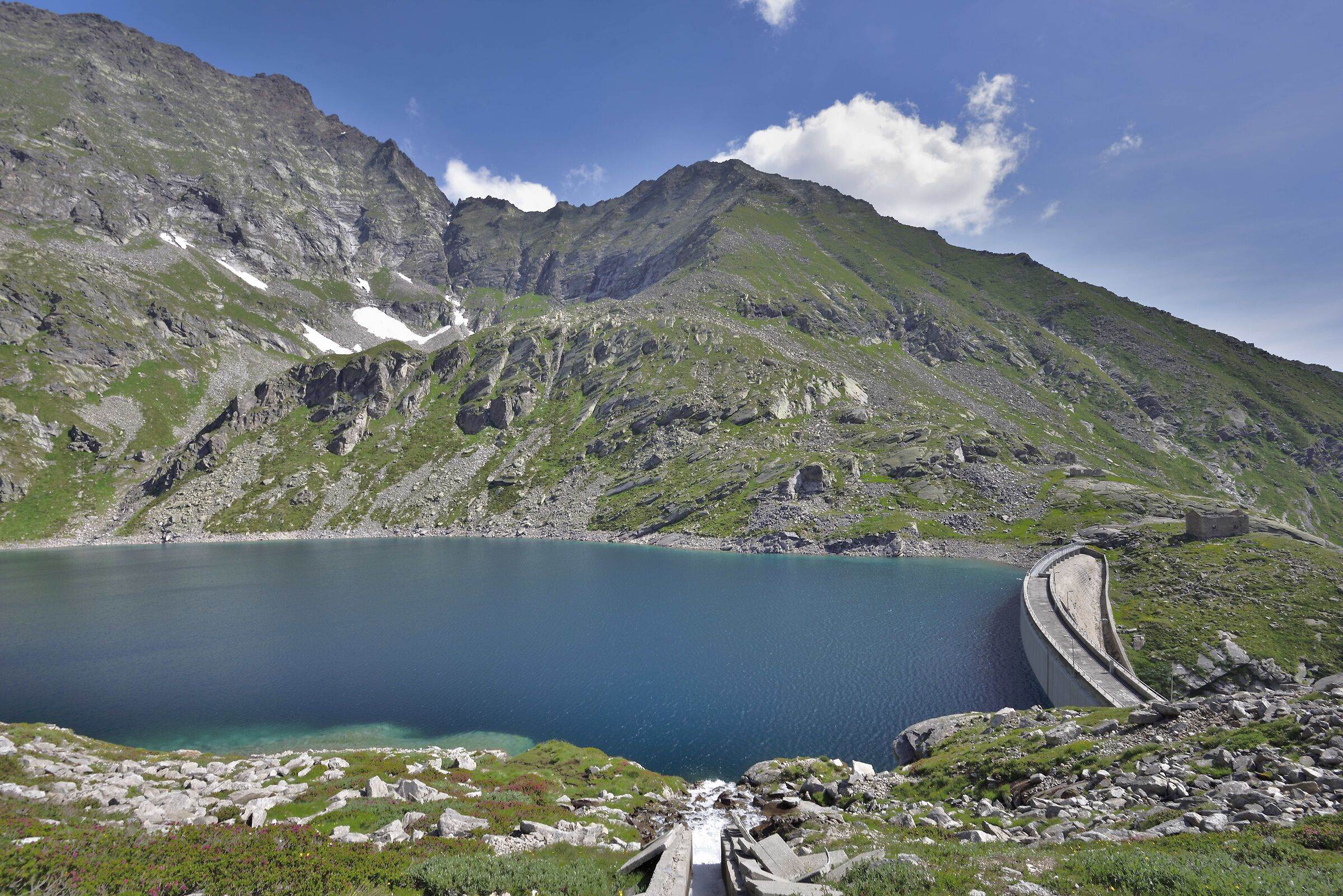 lago Cingino con la diga dell'enel