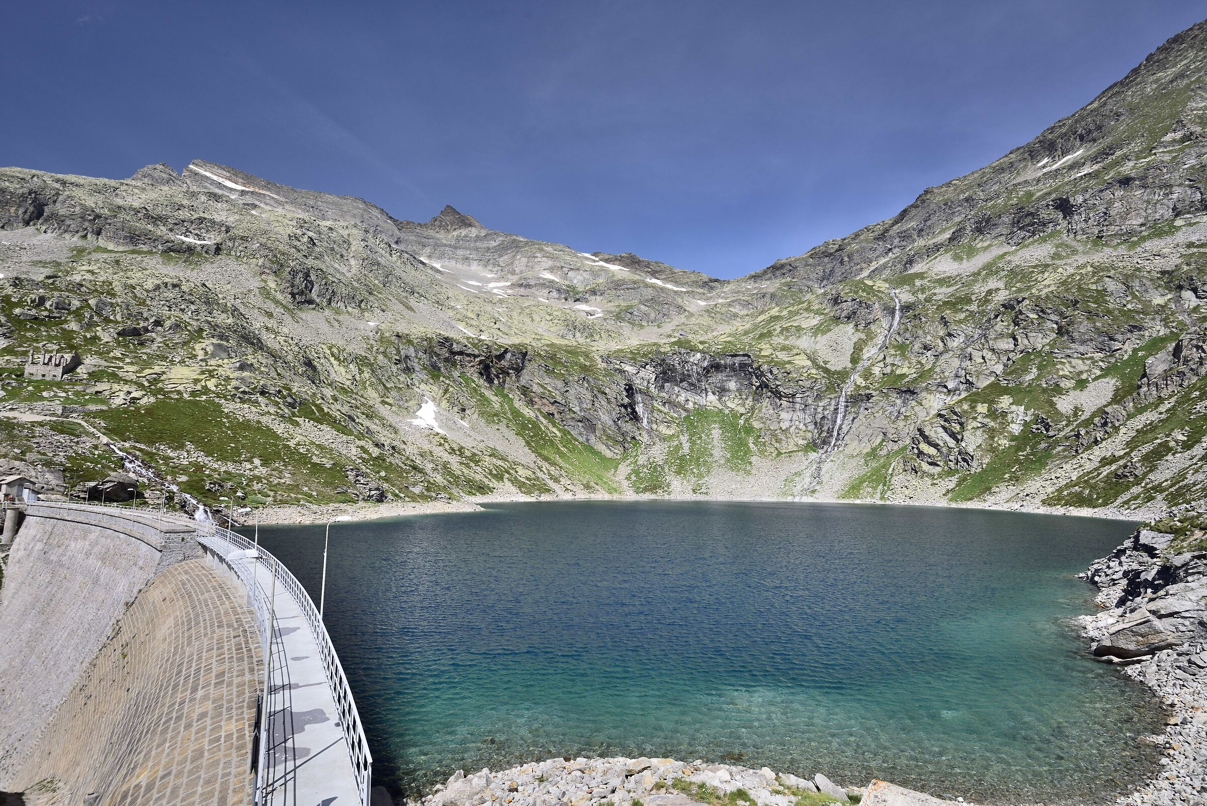lago Cingino con la diga dell'enel