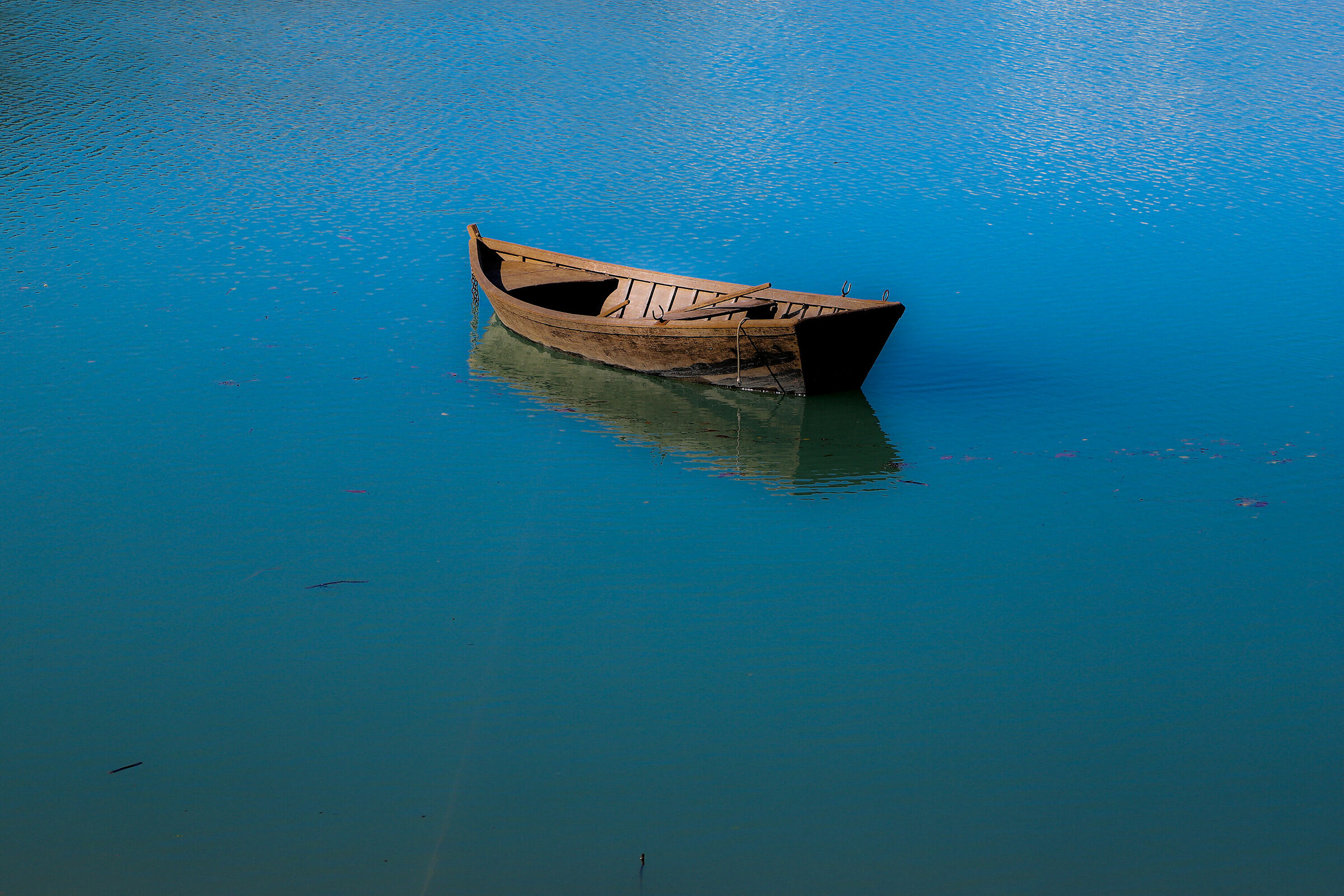Solitary boat