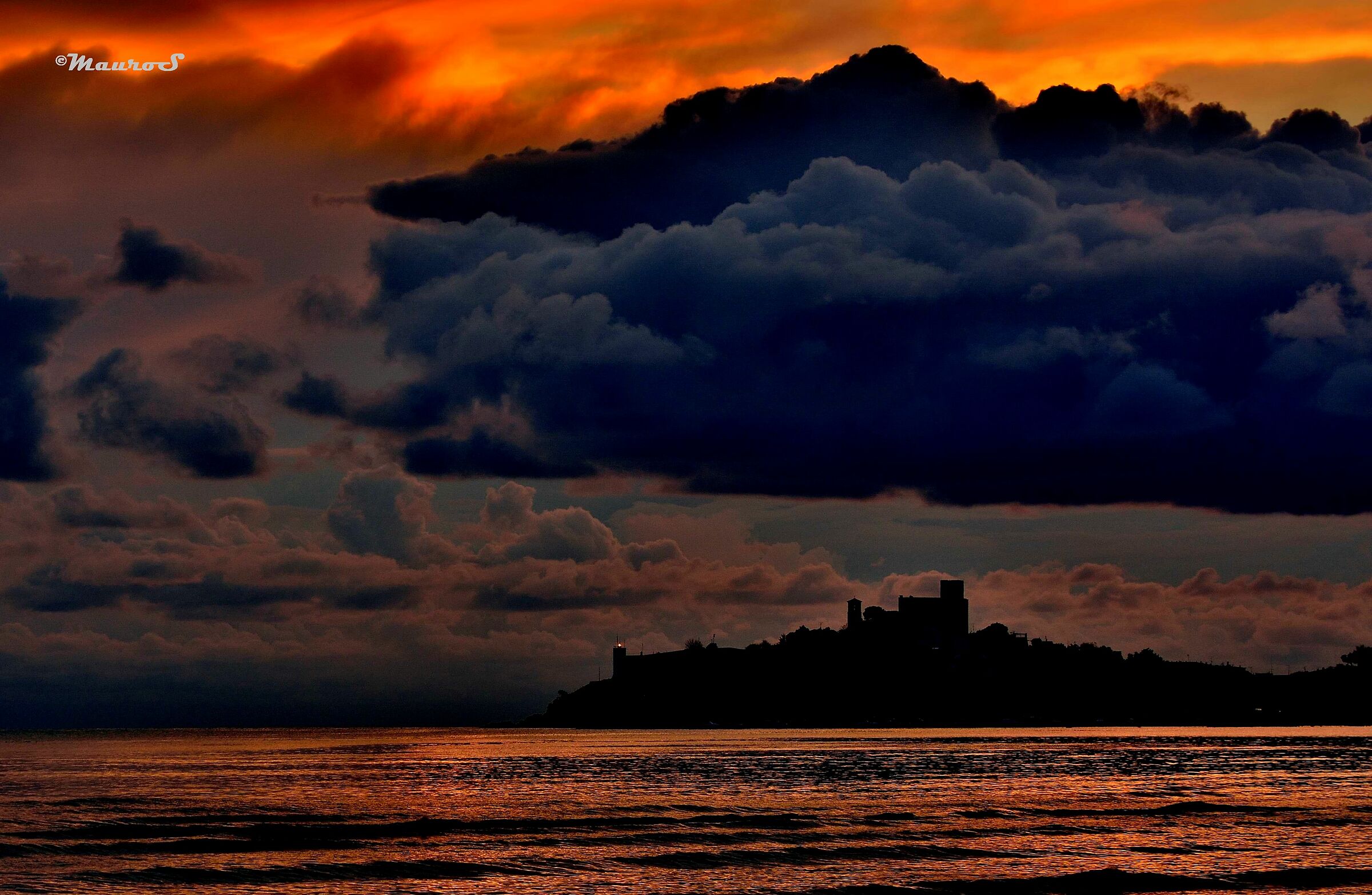 Talamone al tramonto