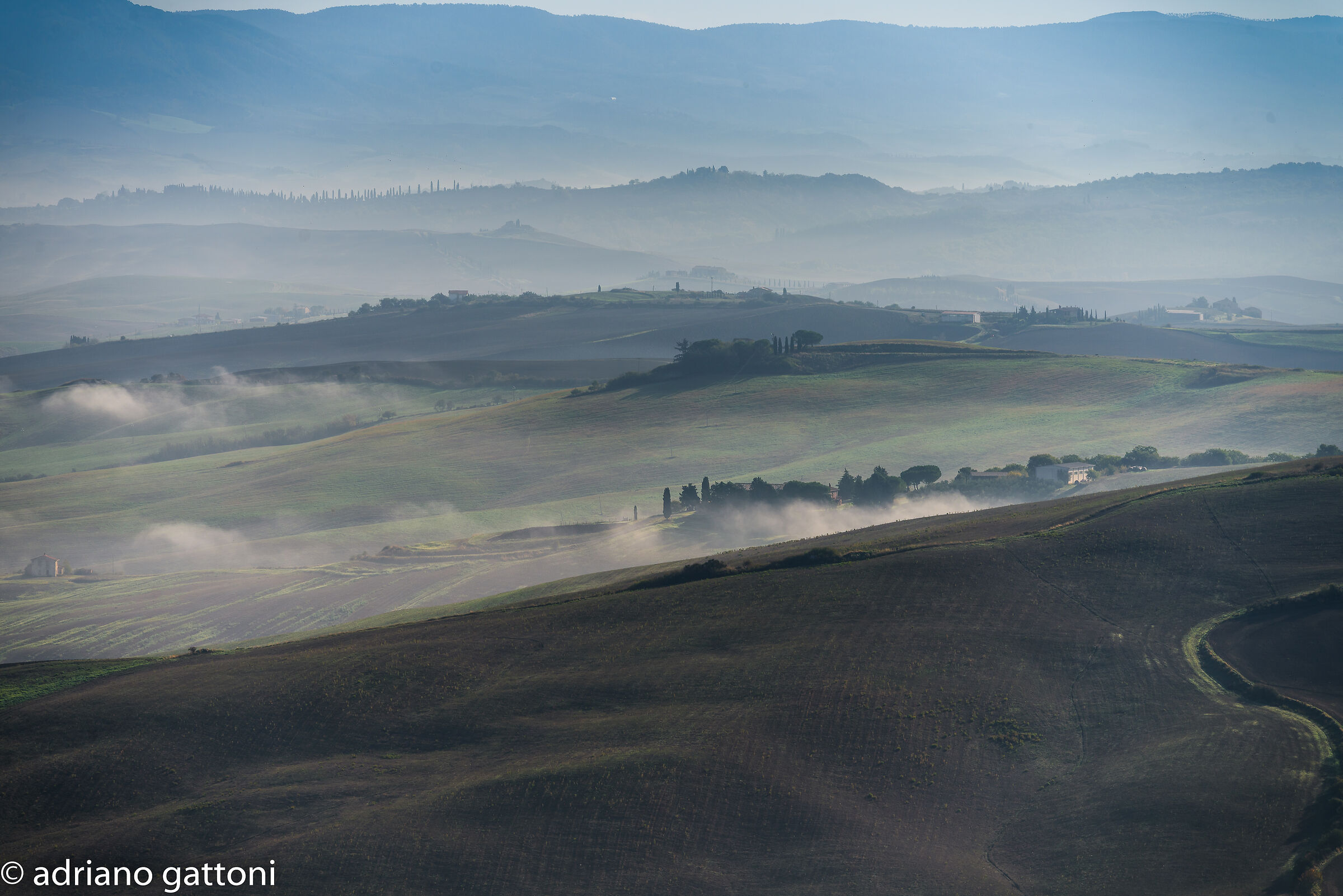 val d'Orcia nelle nebbie mattutine