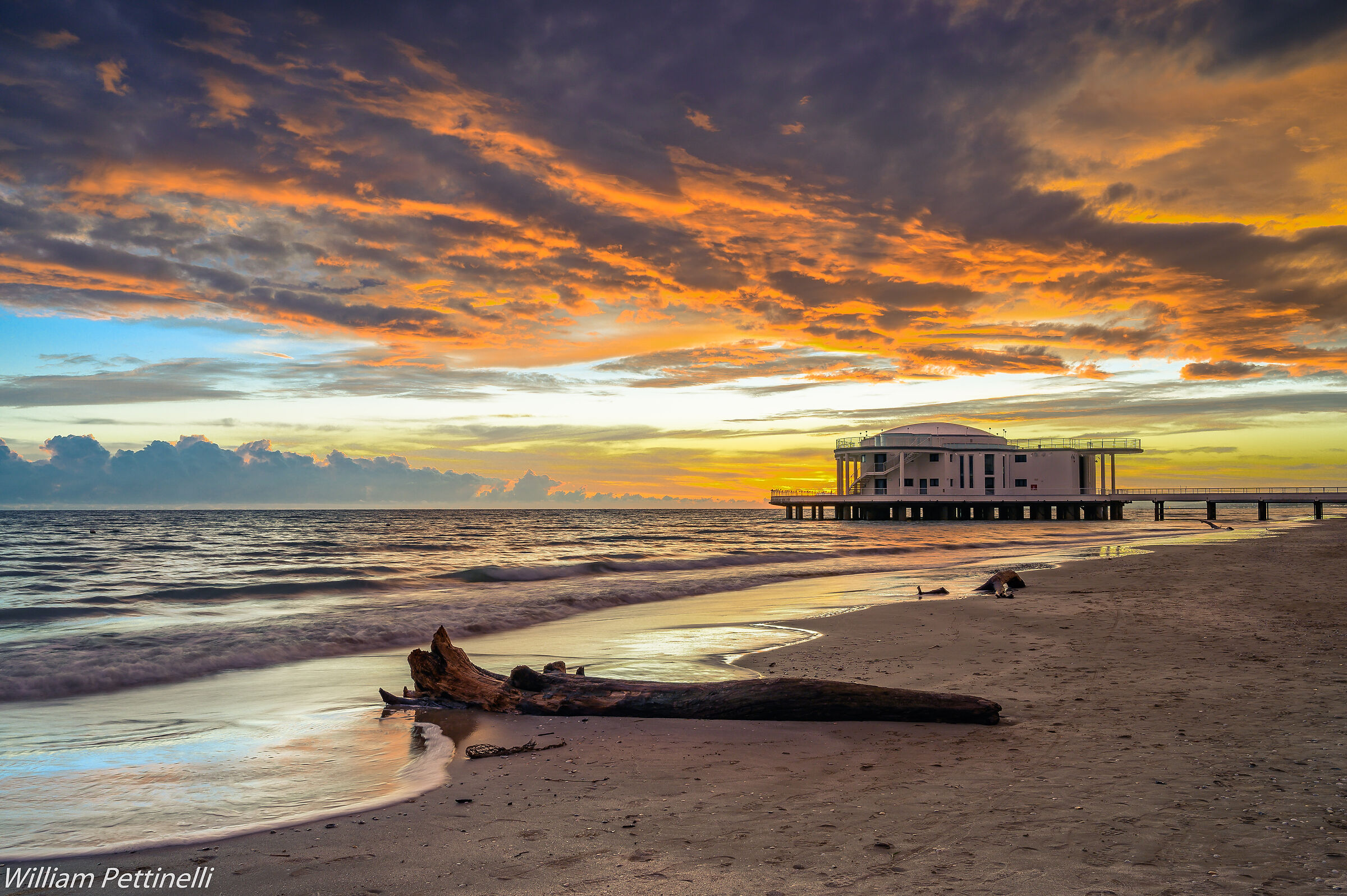 Una rotonda sul mare