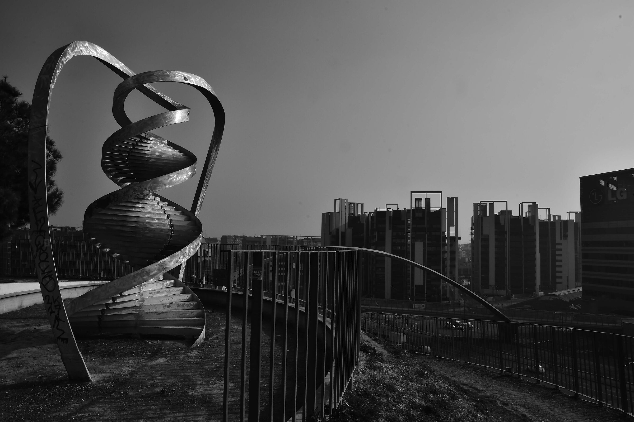 Monumento dna, Charles Jenks, Parco Alfa Romeo Portello