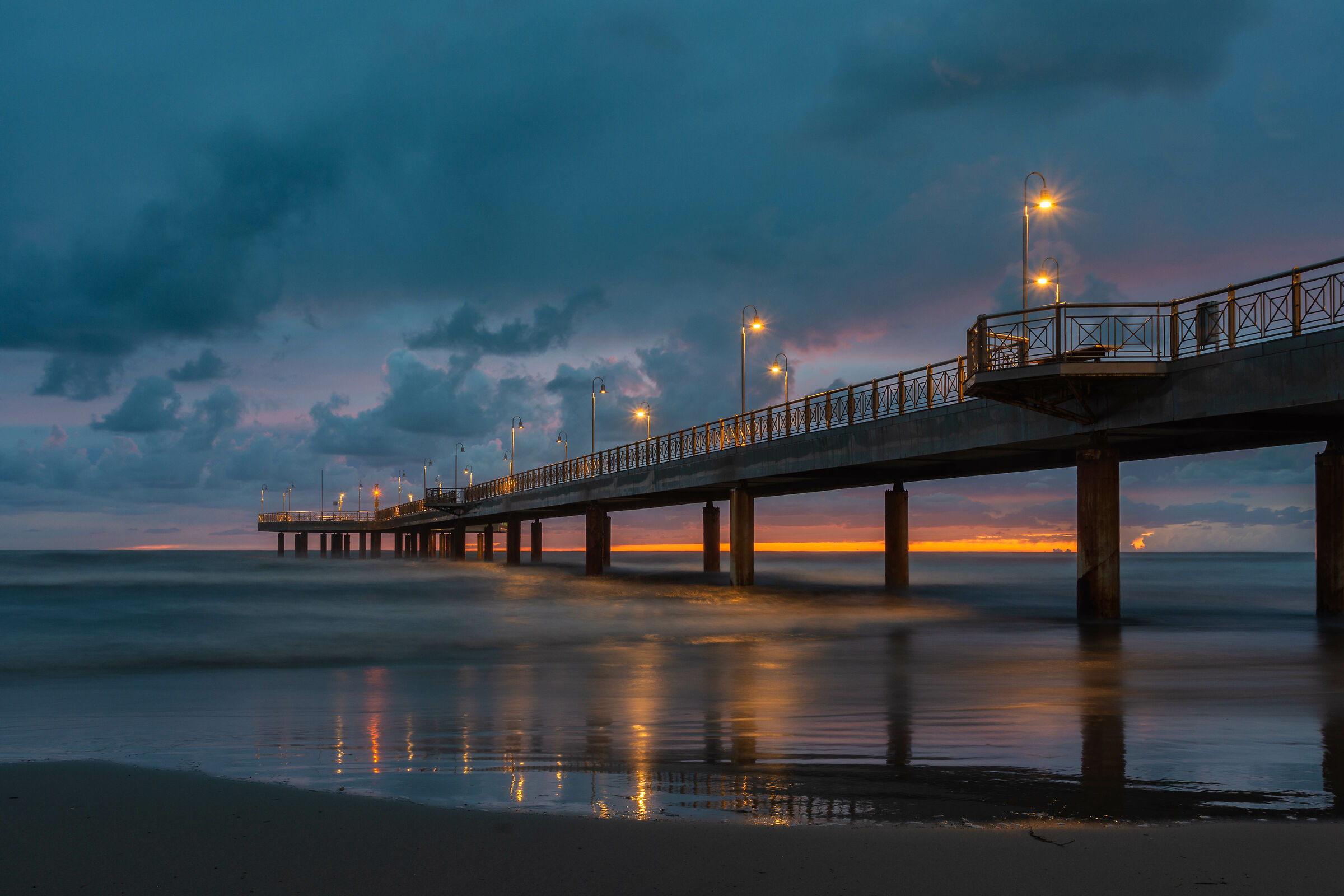 A sunset at the wharf