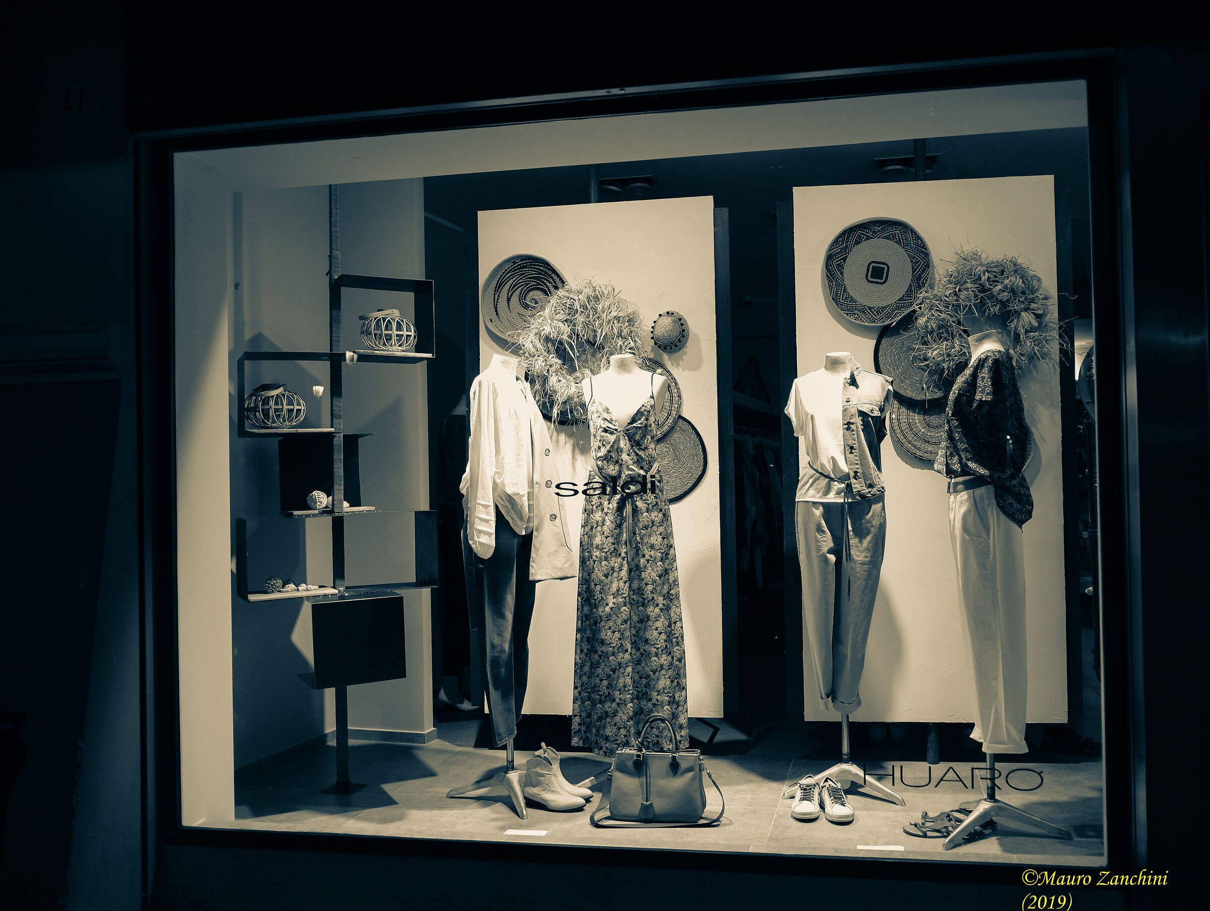 Manichini senza volto, senza età....