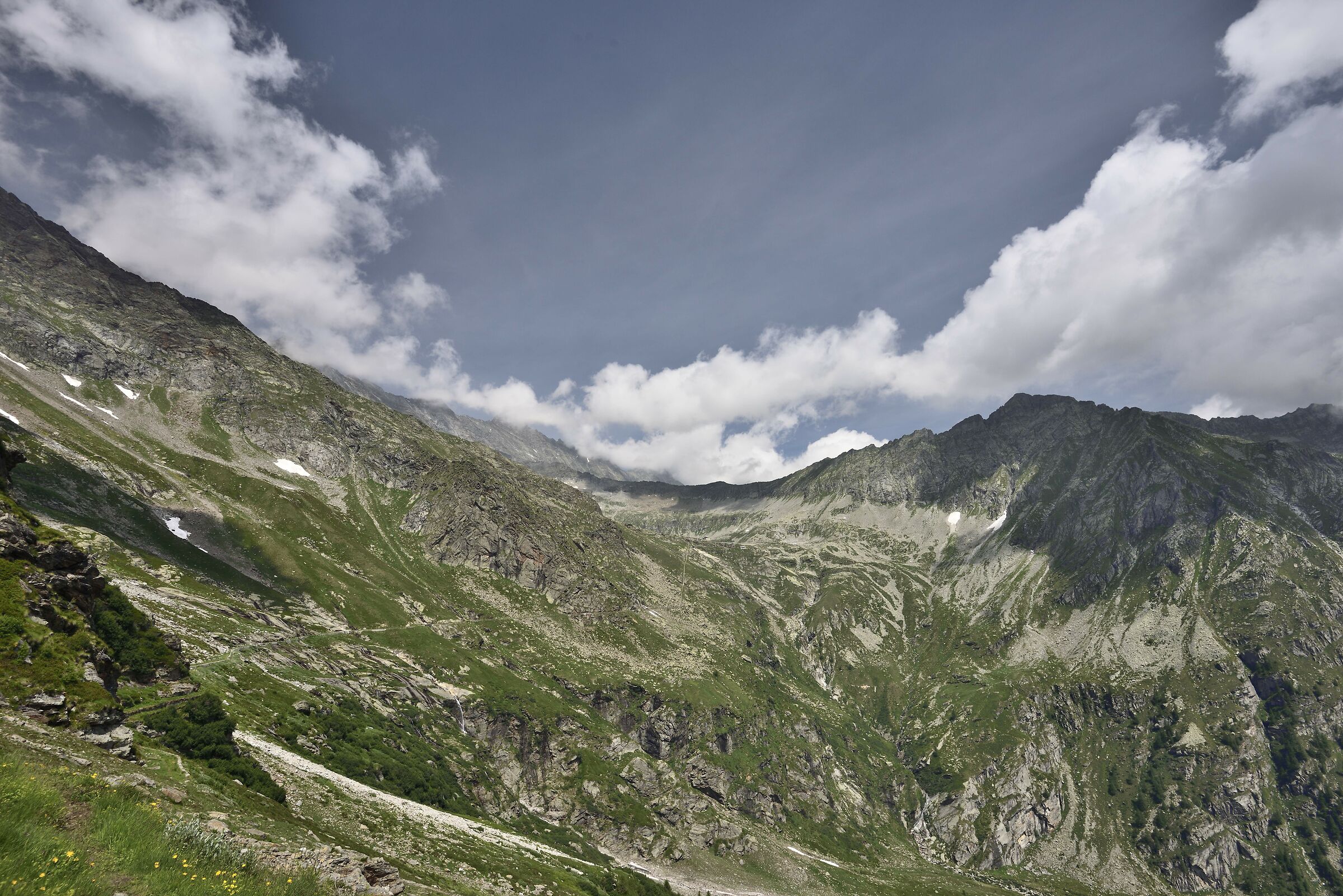la conca dove e' situato il lago Camposecco