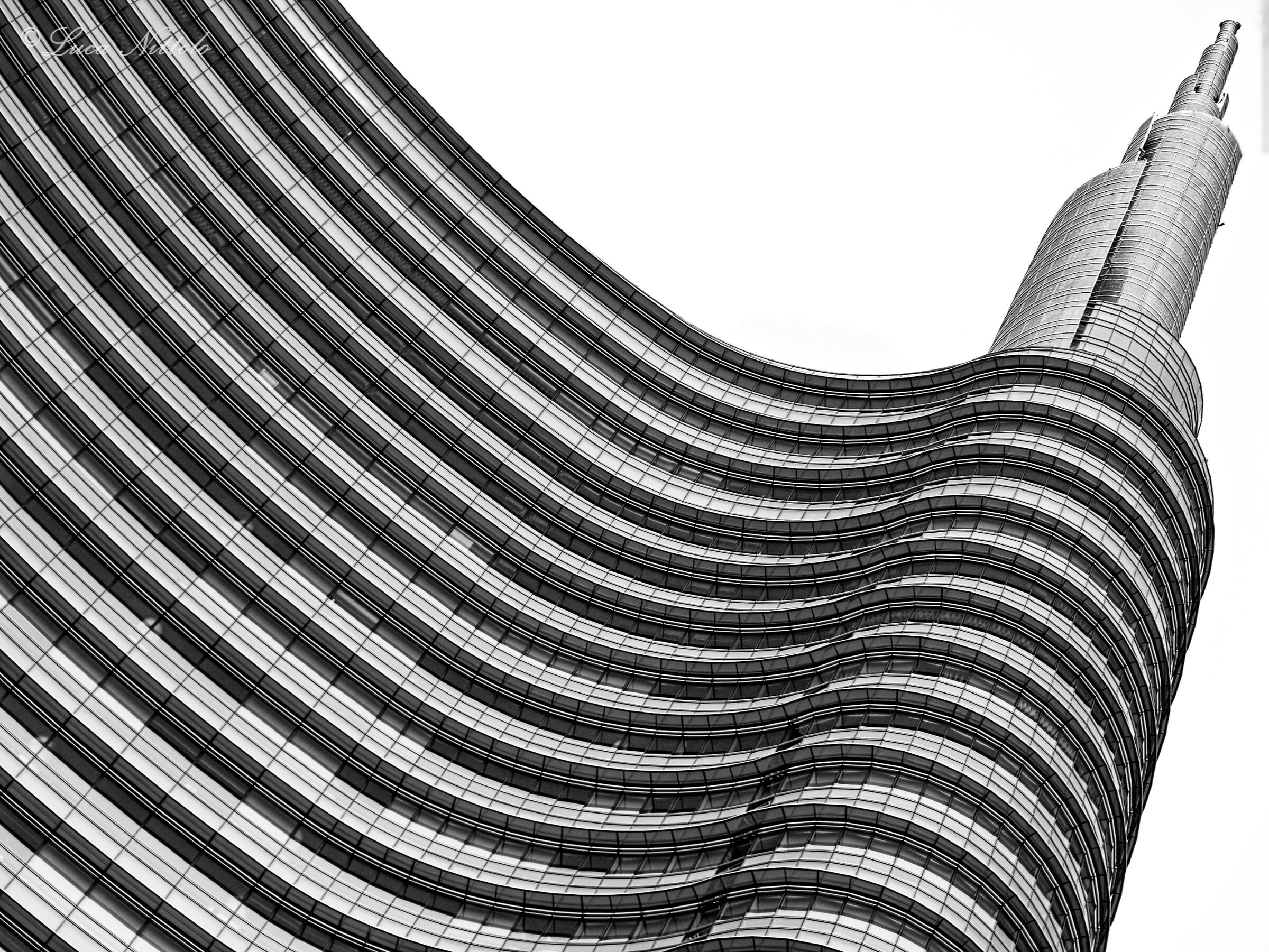 Linee in piazza Gae Aulenti