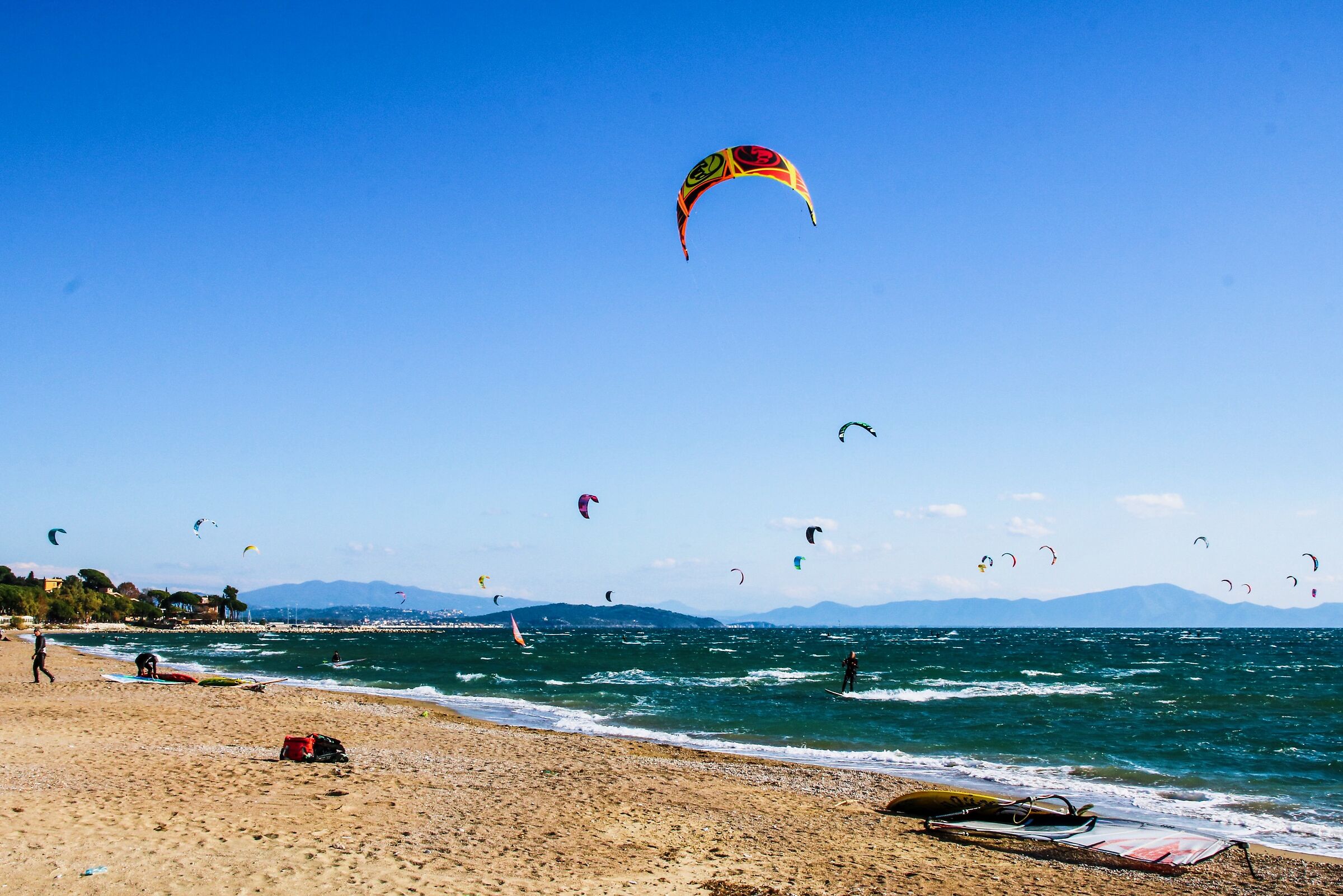 Kitesurfing in the clouds at Vindicio