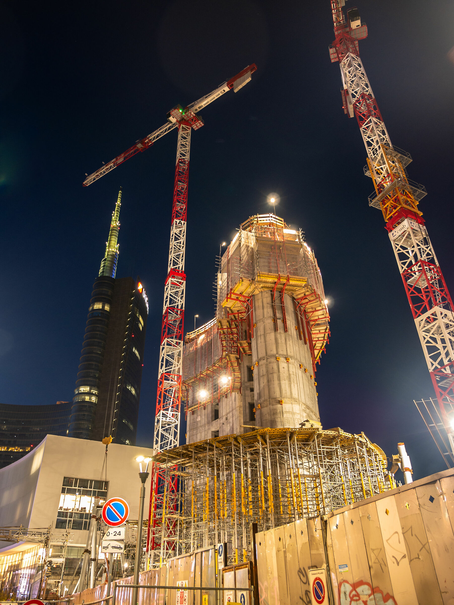 Under construction - Piazza Gae Aulenti