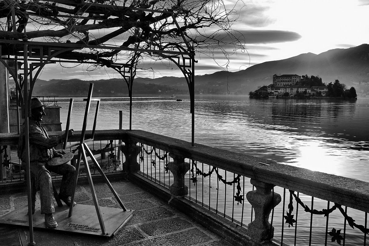 The painter and the island