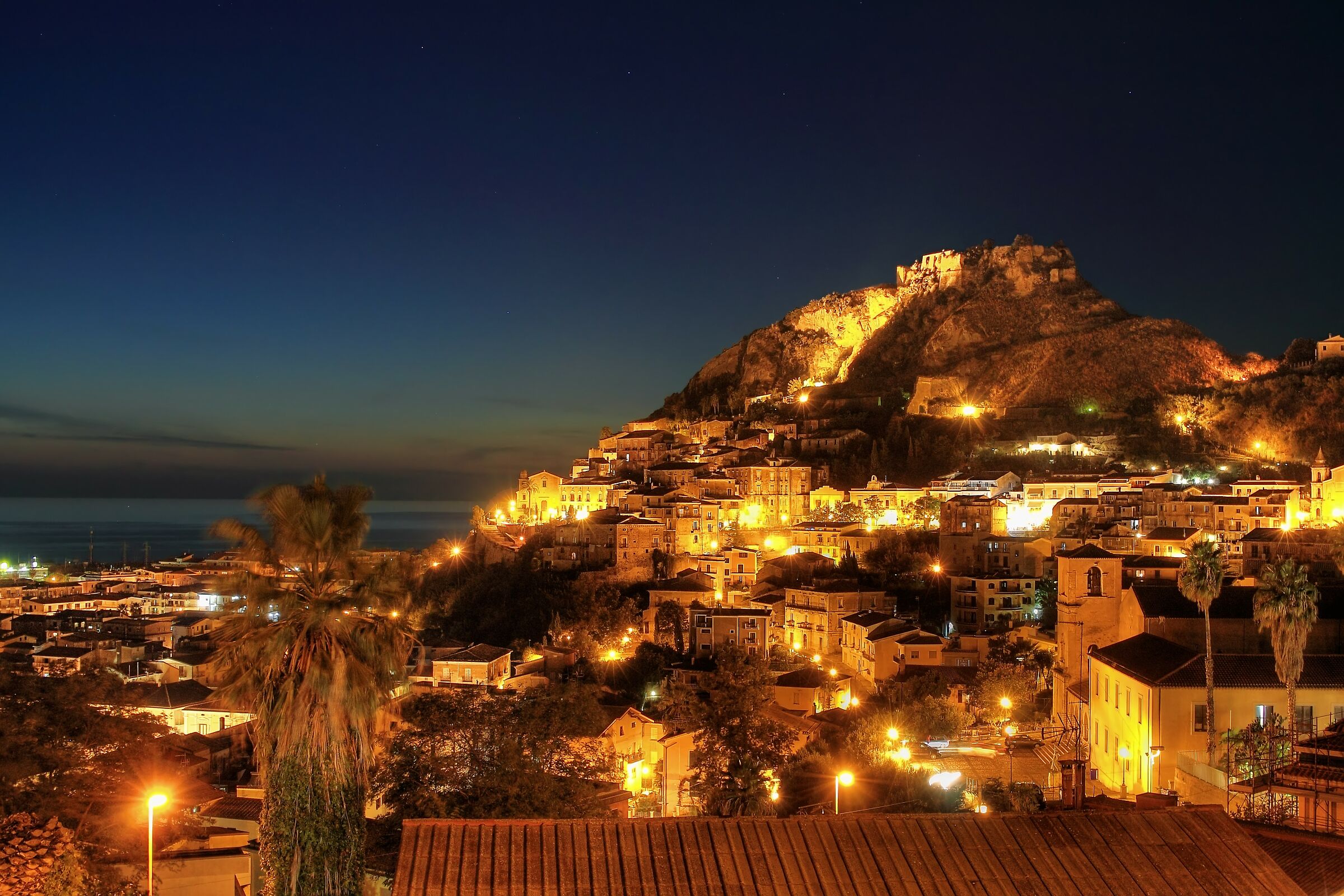 Amantea in abito da sera