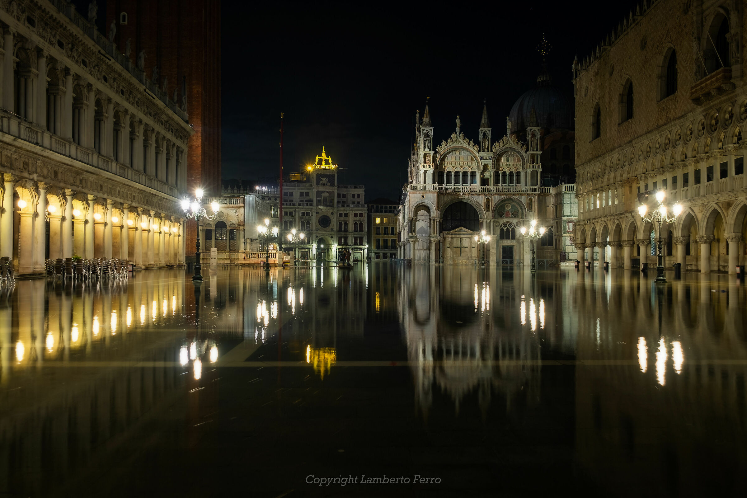 Notte di acqua alta a Venezia