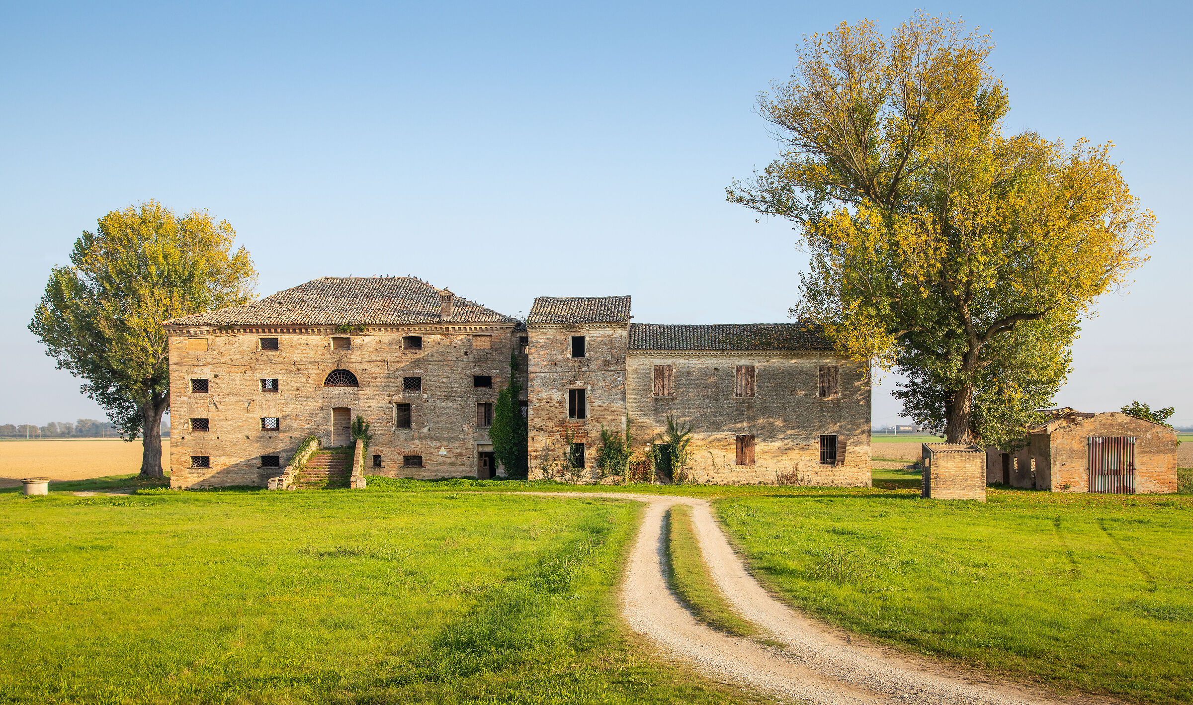 abandoned farmhouse
