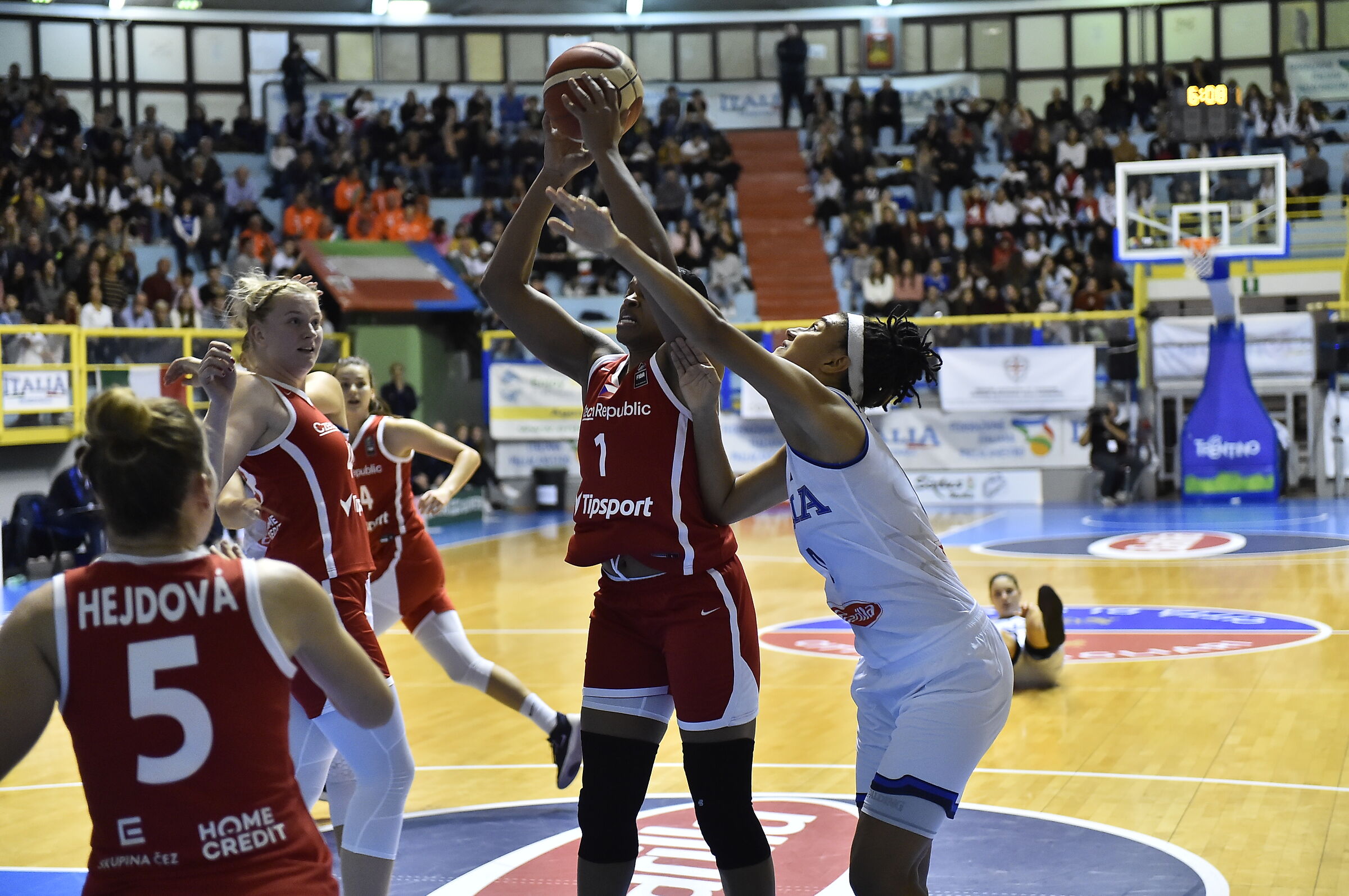 Italy Women in Cagliari
