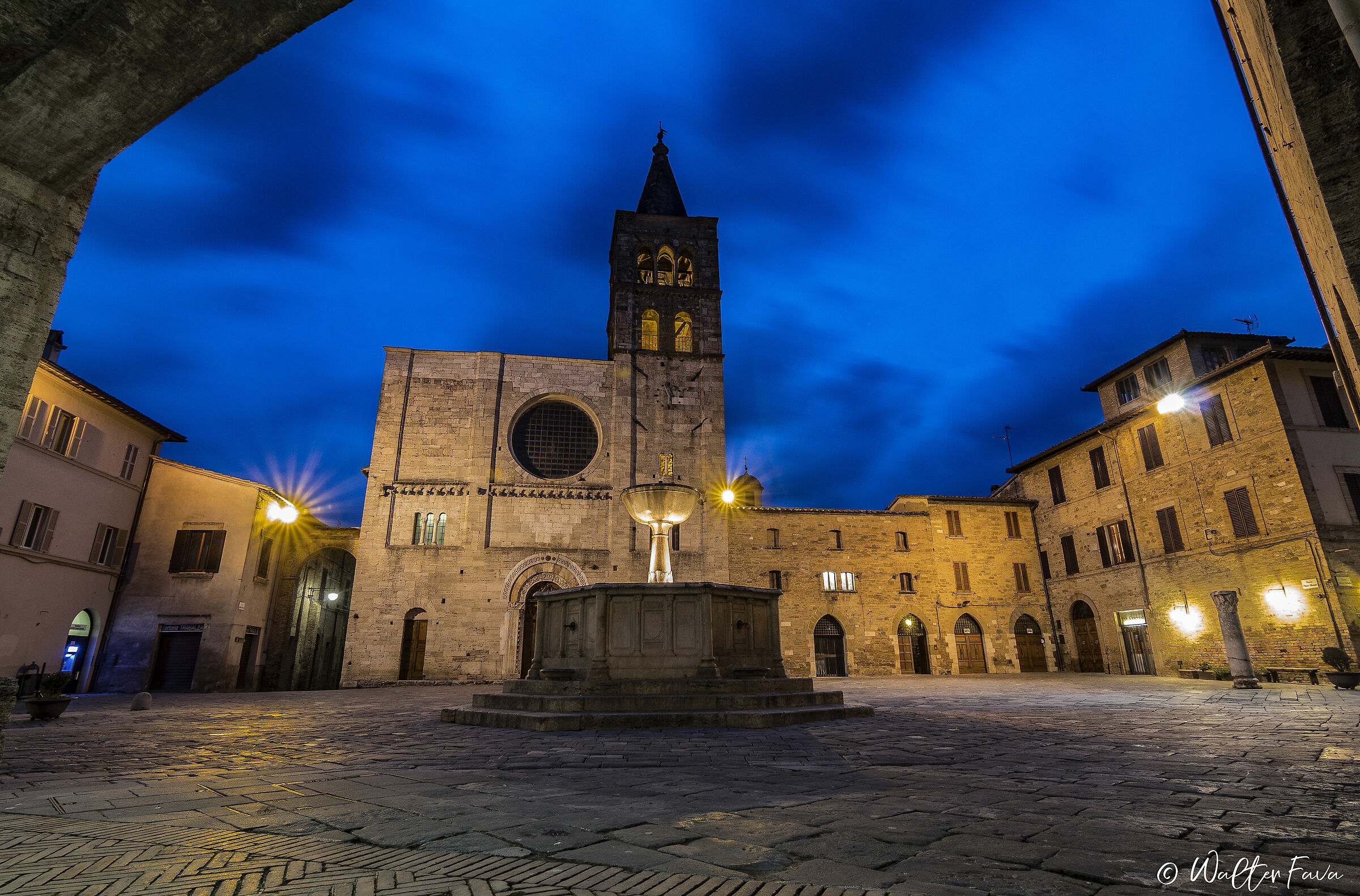 Piazza Silvestri, Bevagna (pg)