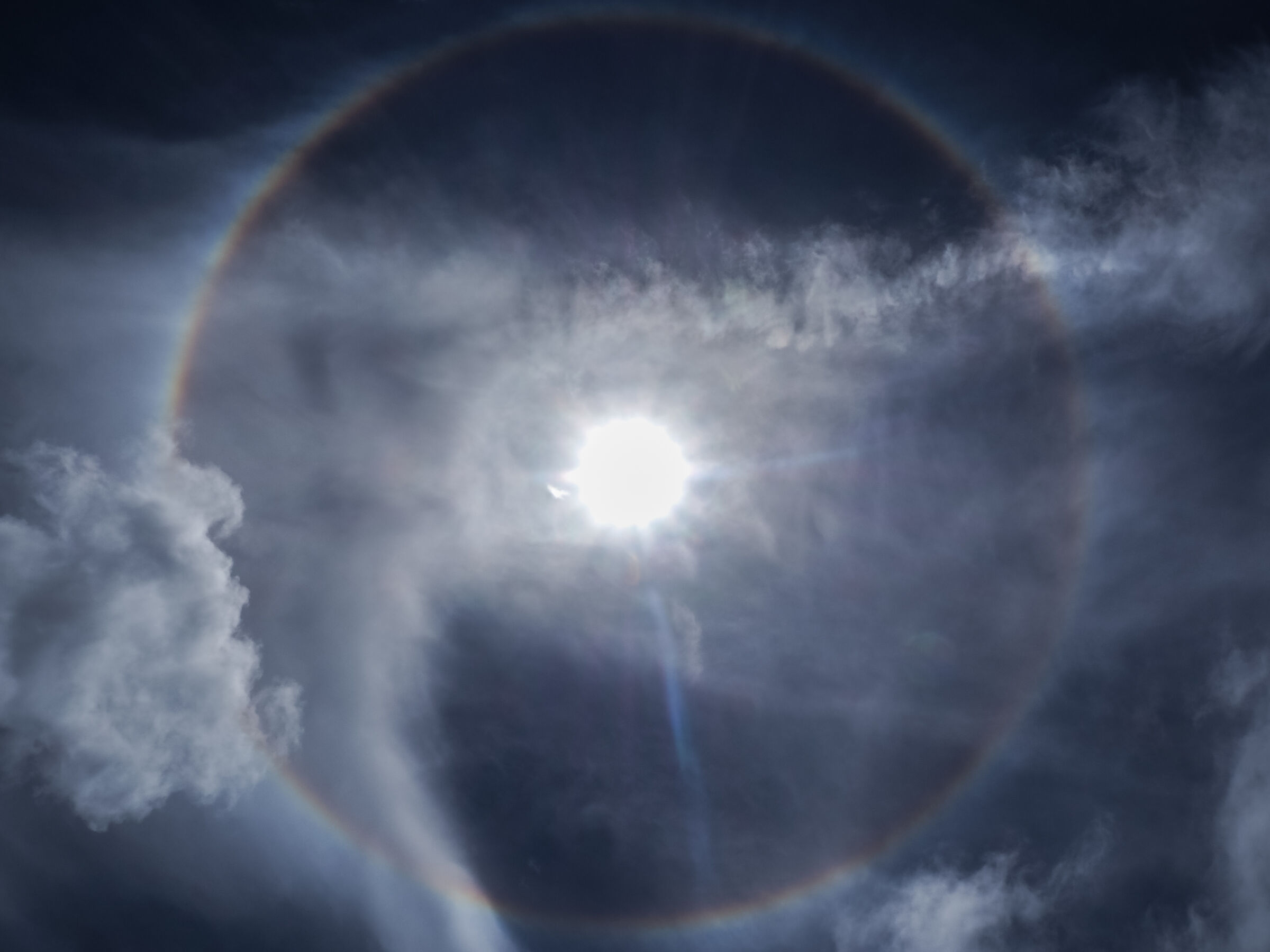 Arcobaleno intorno al sole