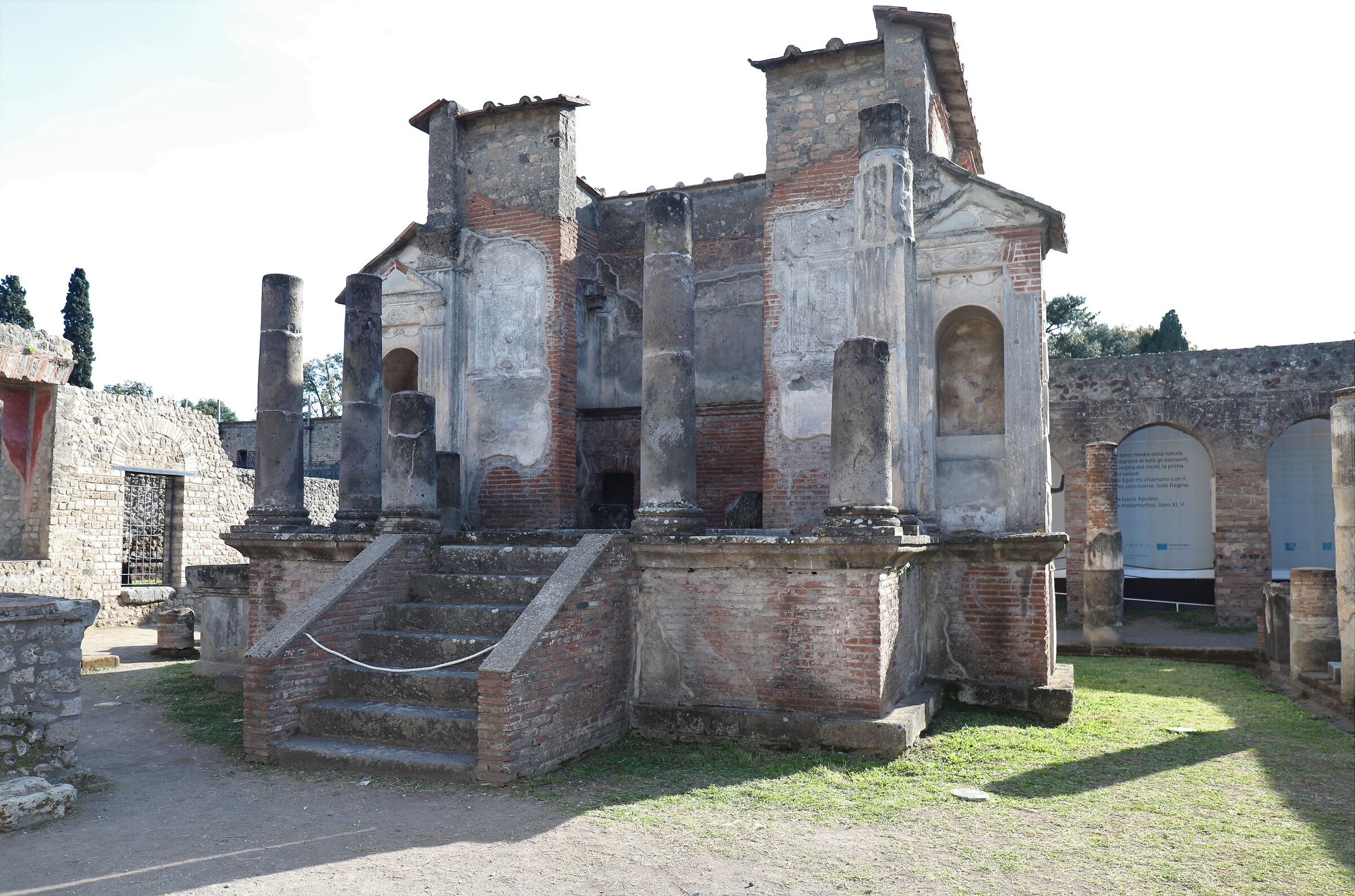 Napoli Pompei tempio di Iside