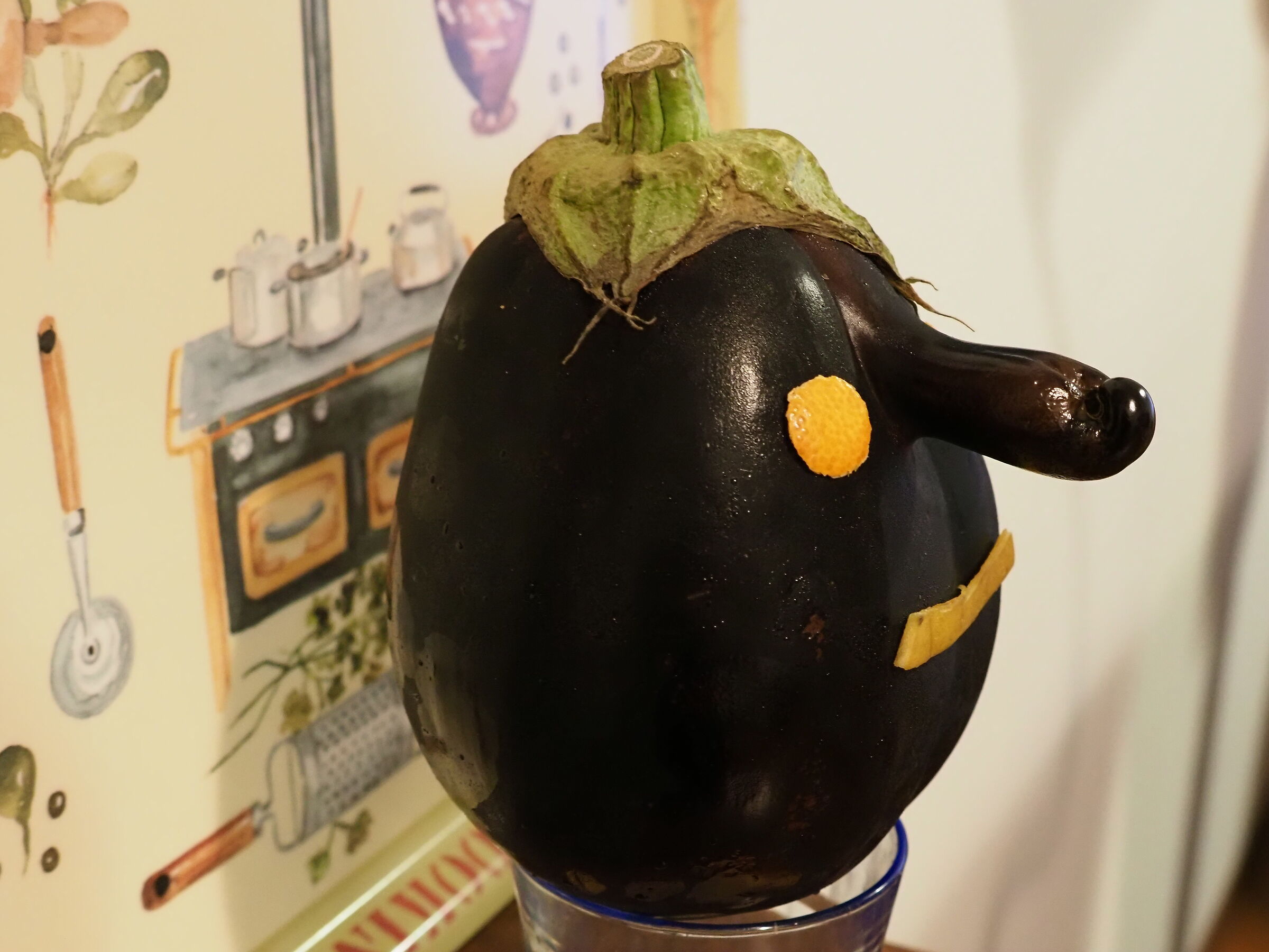 The Aubergine of profile