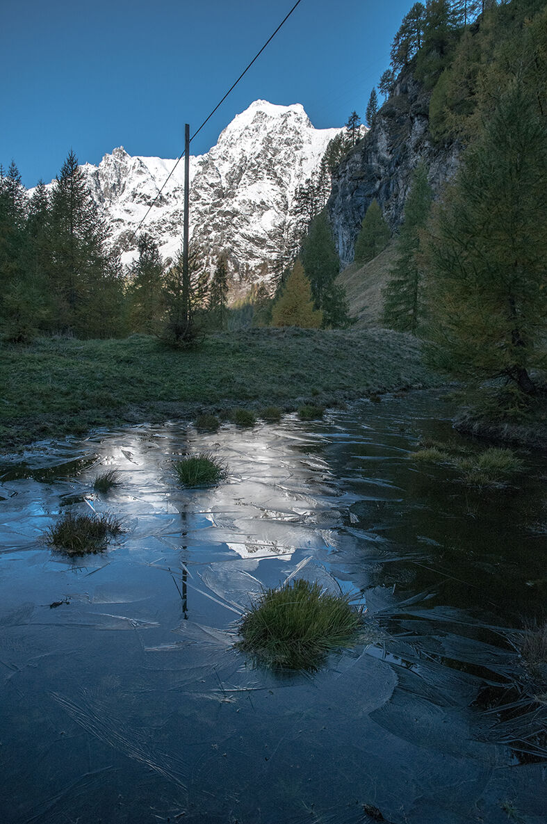 ... so much was mirrored, that the mirror broke...