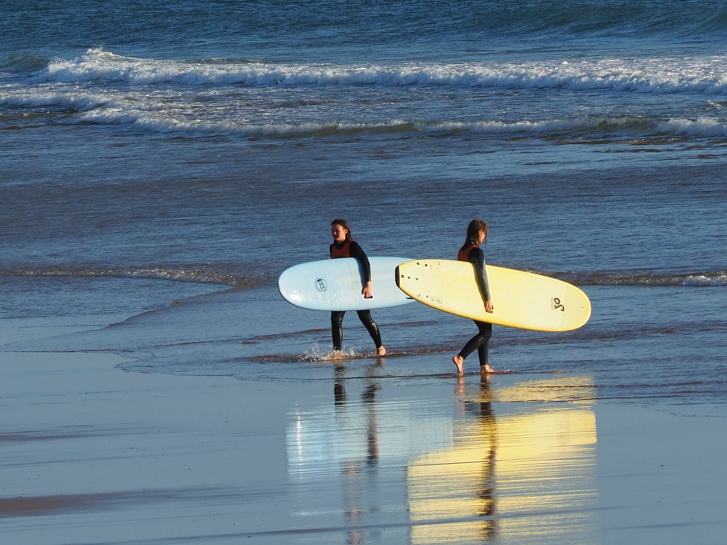 ordinary day on the beach of carcavelos