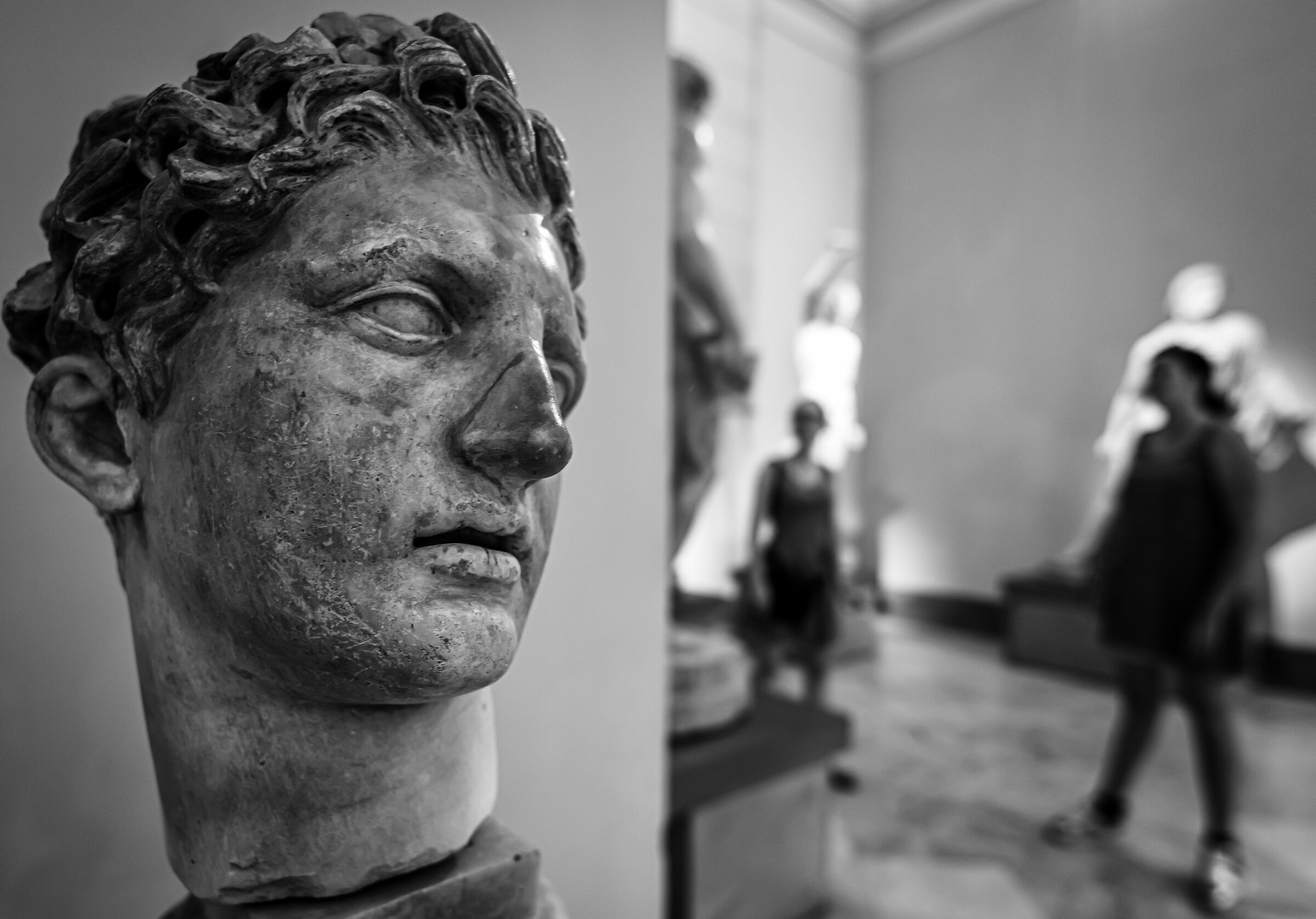 It is useless that you hide, so I see you