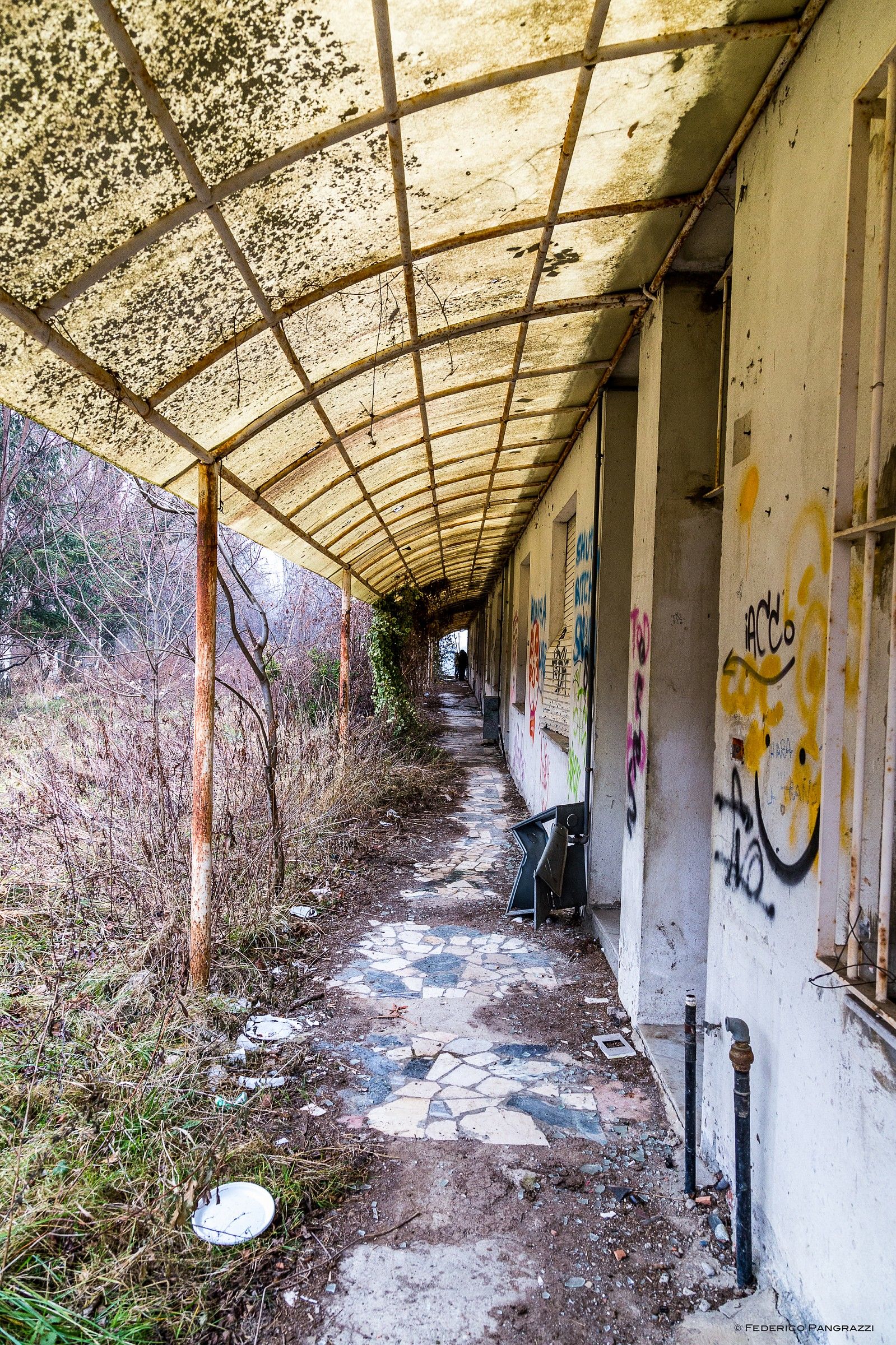 Consonno - Il corridoio degli appartamenti