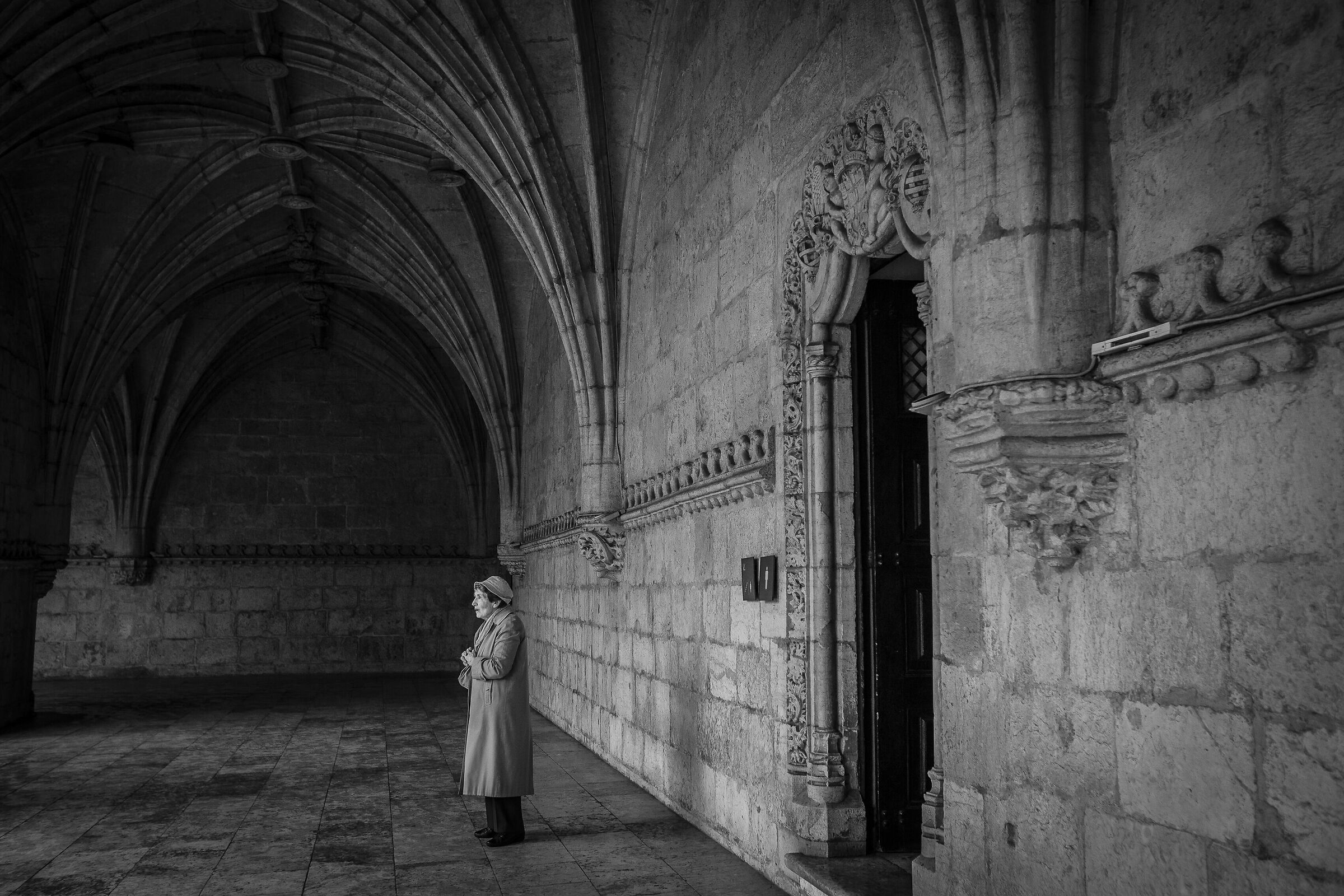 Figura ambientata, B/N