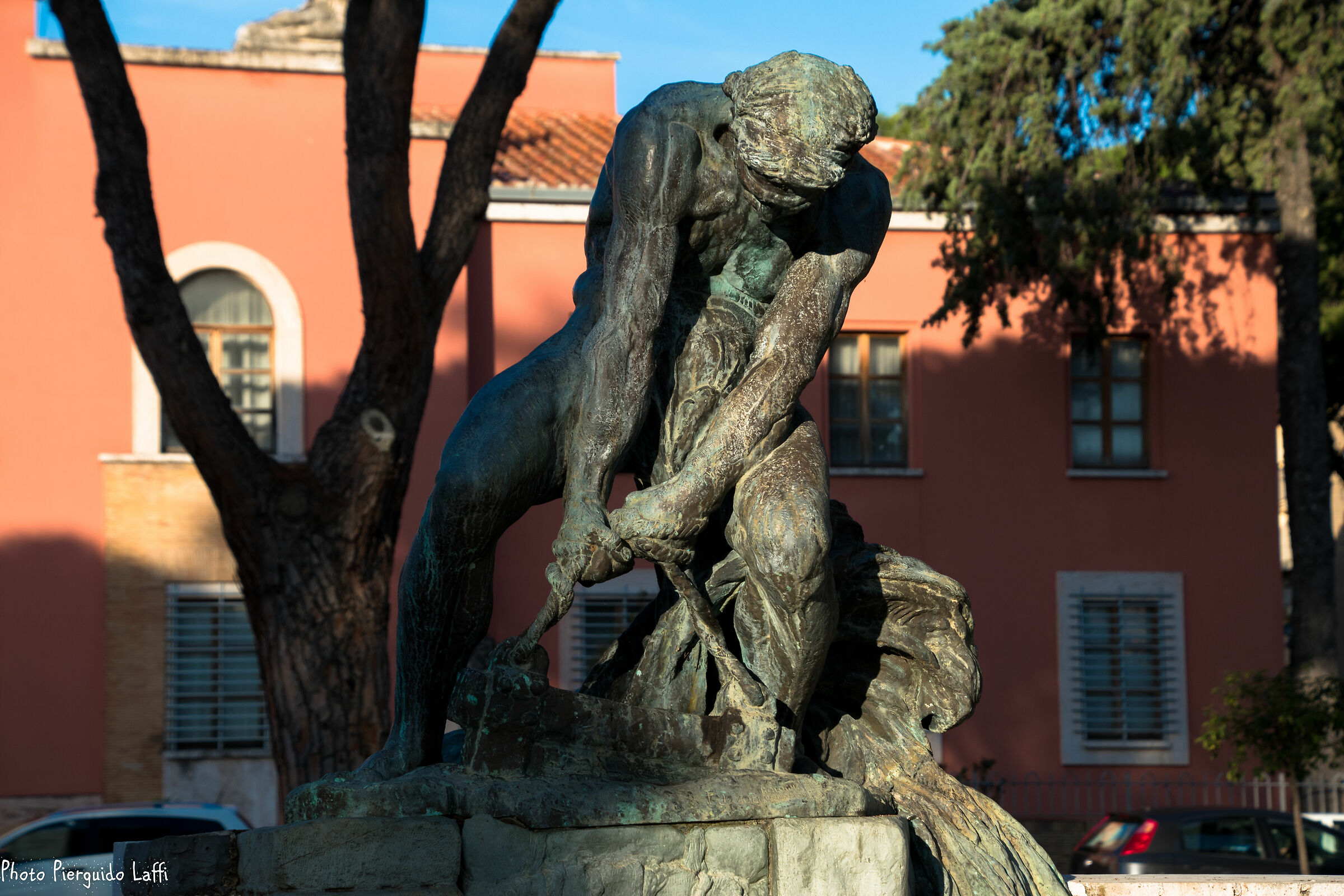 Il Bonificatore, Piazza del Quadrato - Latina