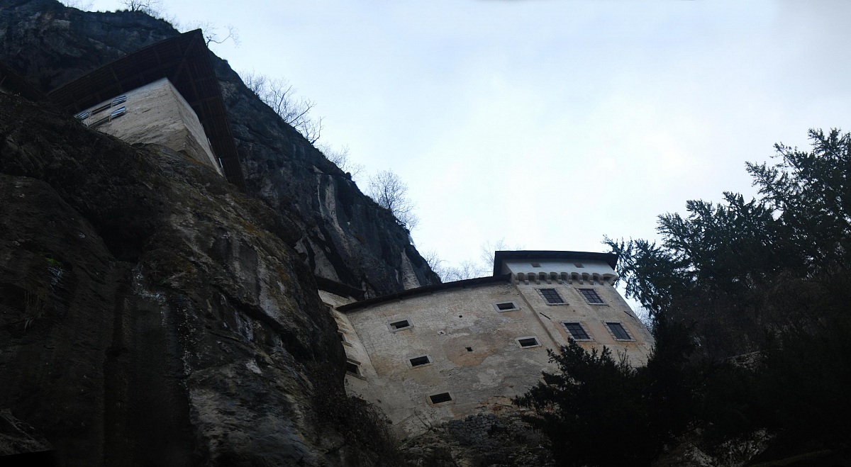castello predjamski grad slovenia, basso