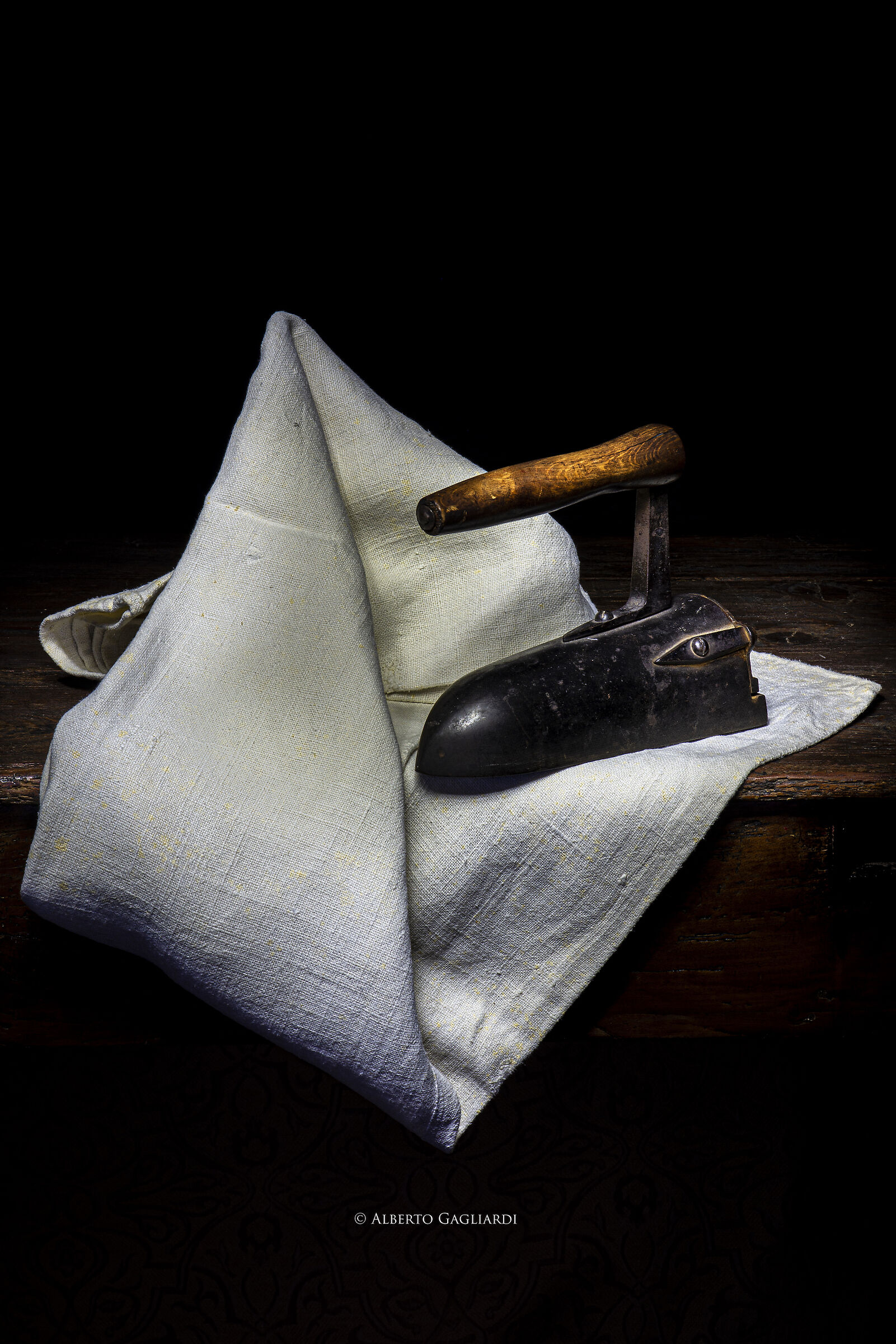 Natura morta con ferro da stiro