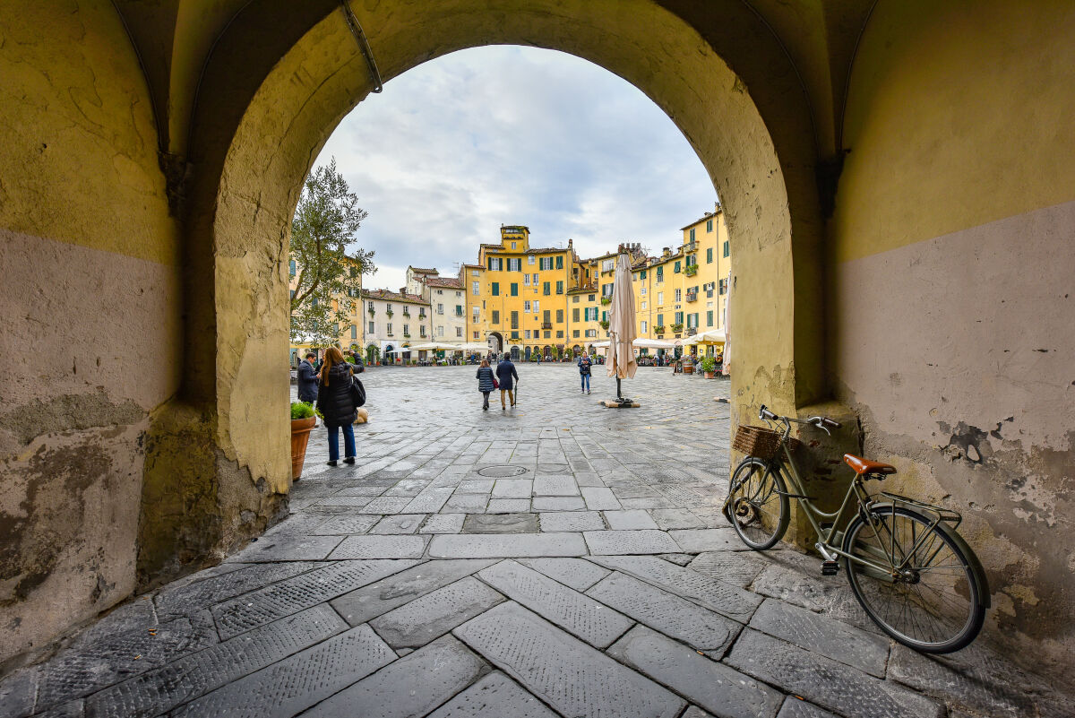 Piazza anfiteatro Lucca