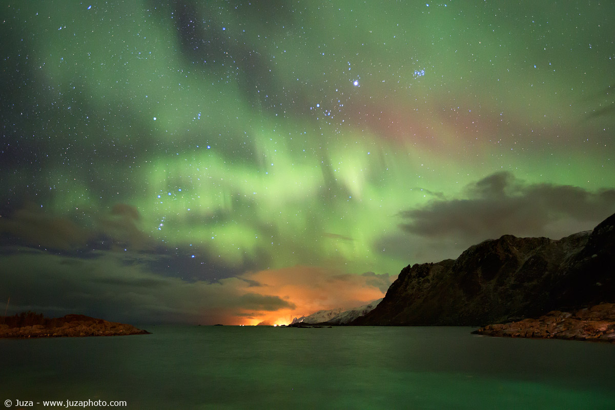 Aurora Borealis over the sea, 016546
