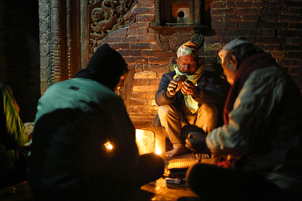 Preghiere serali in Nepal