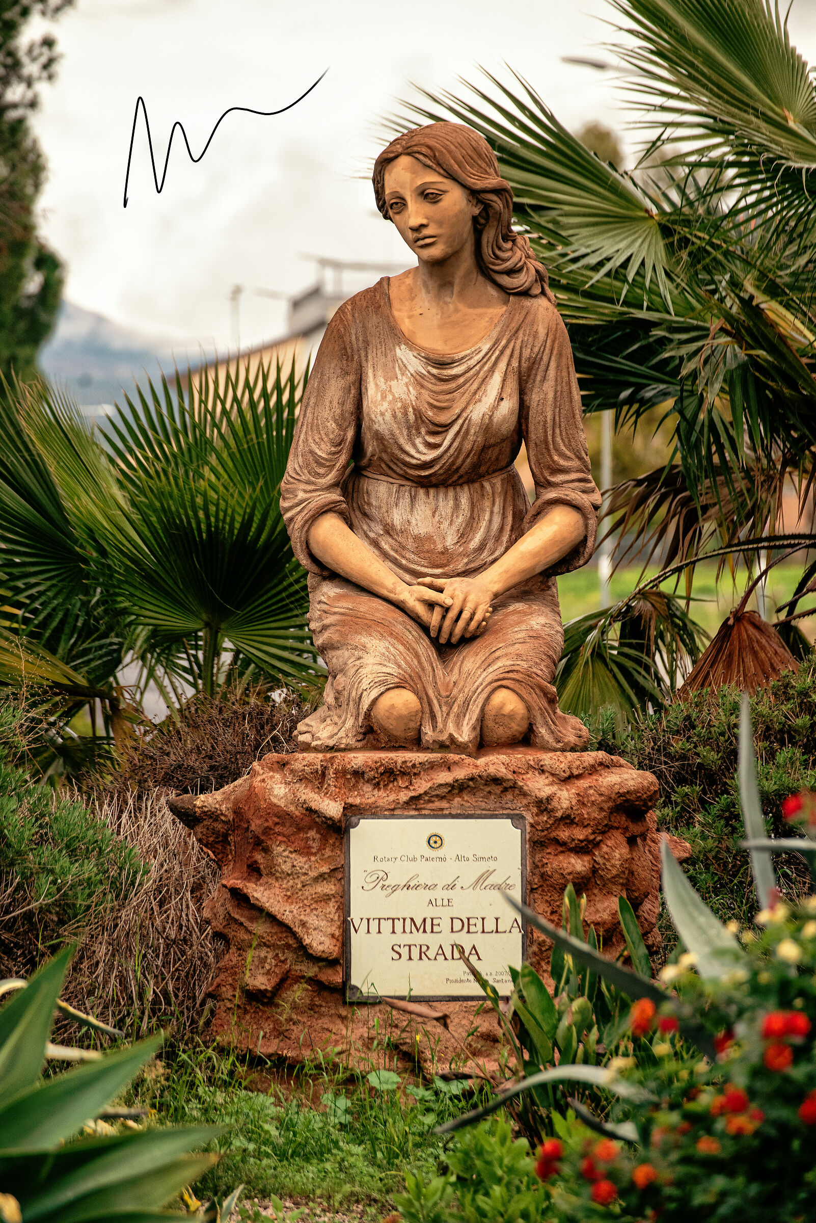 Bellissima, Si trova a Paterno`in una rotonda