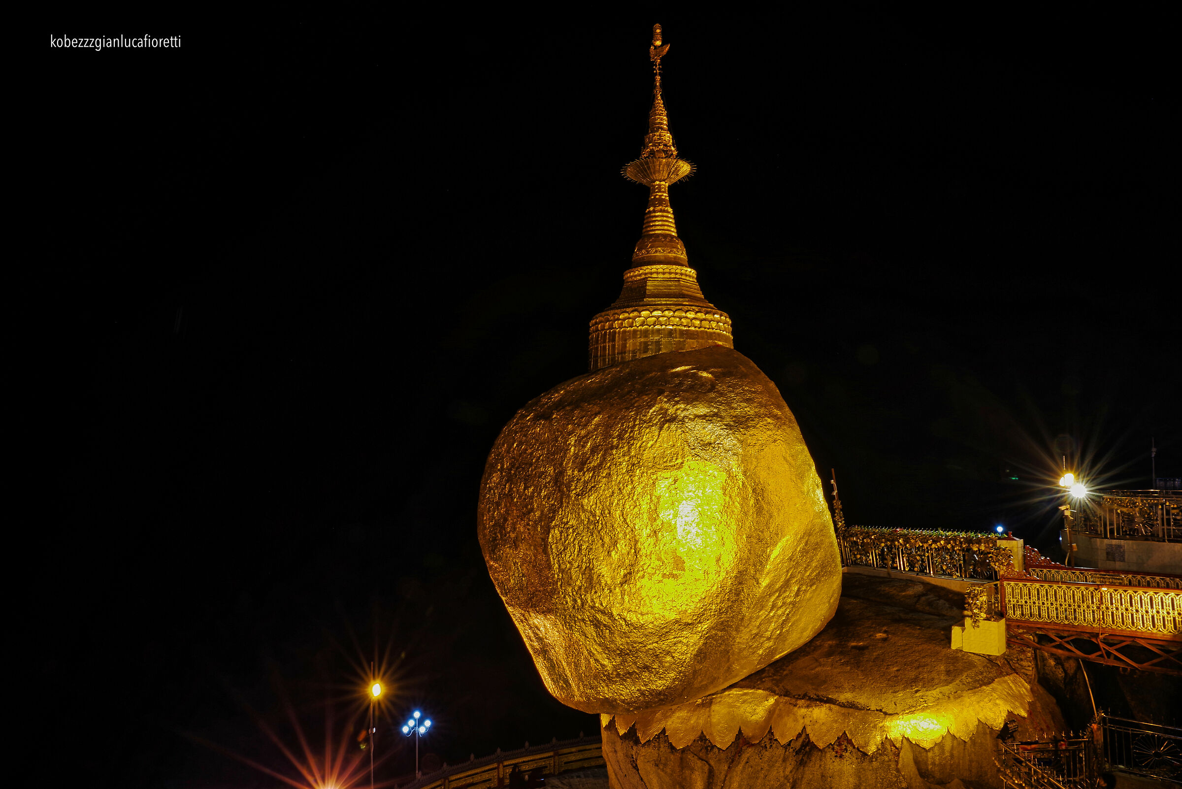 Black and Gold - Golden Rock