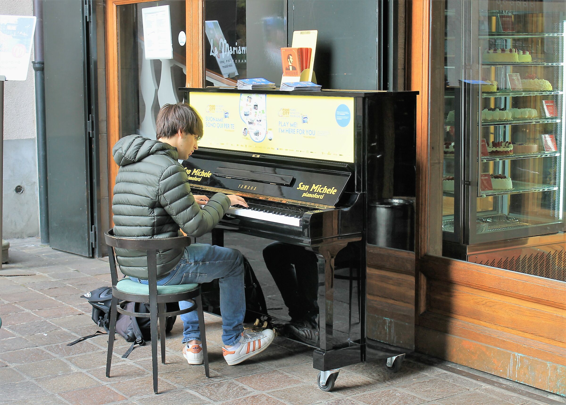 improvised pianist