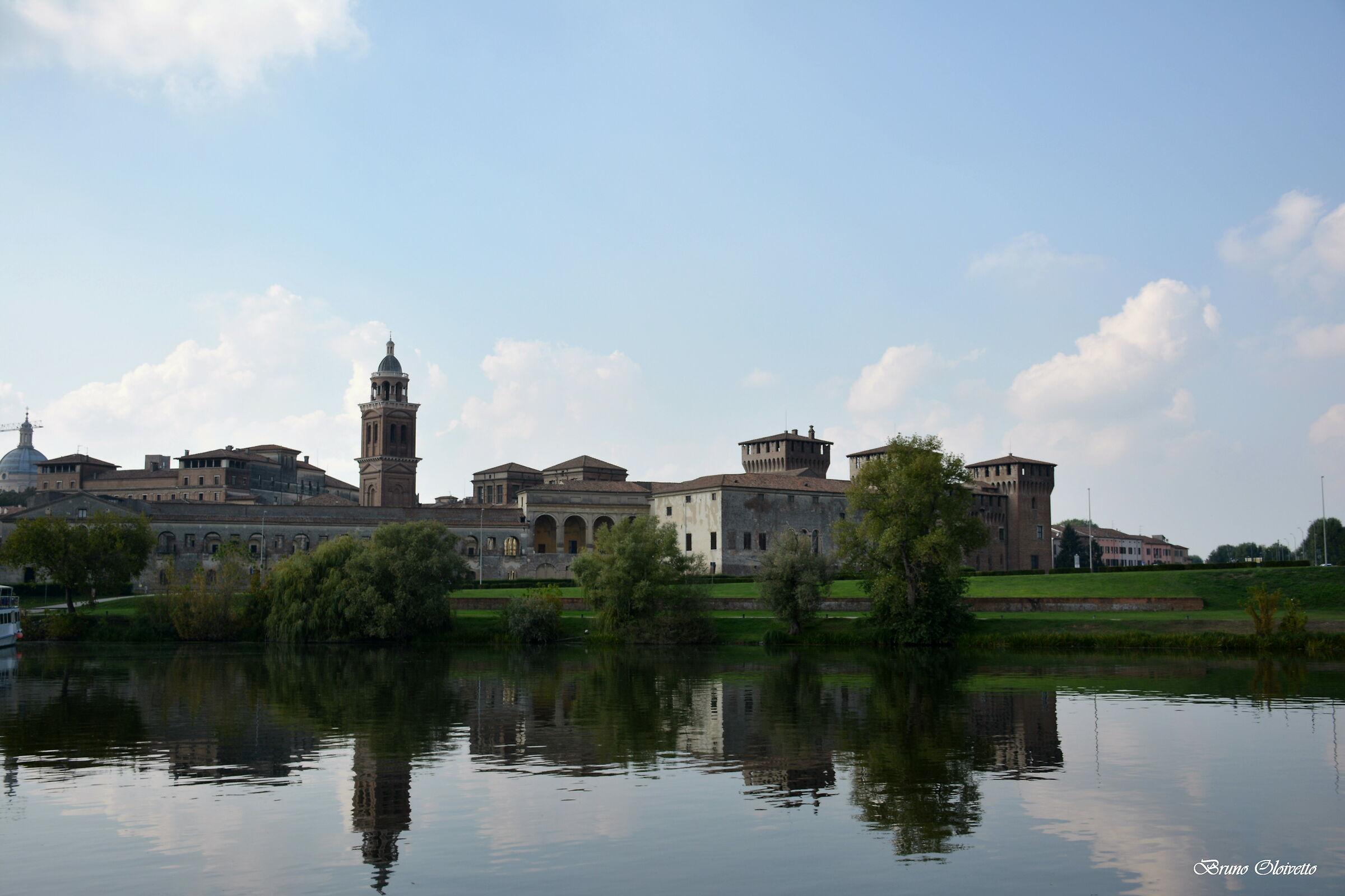 Mantova vista dal mincio